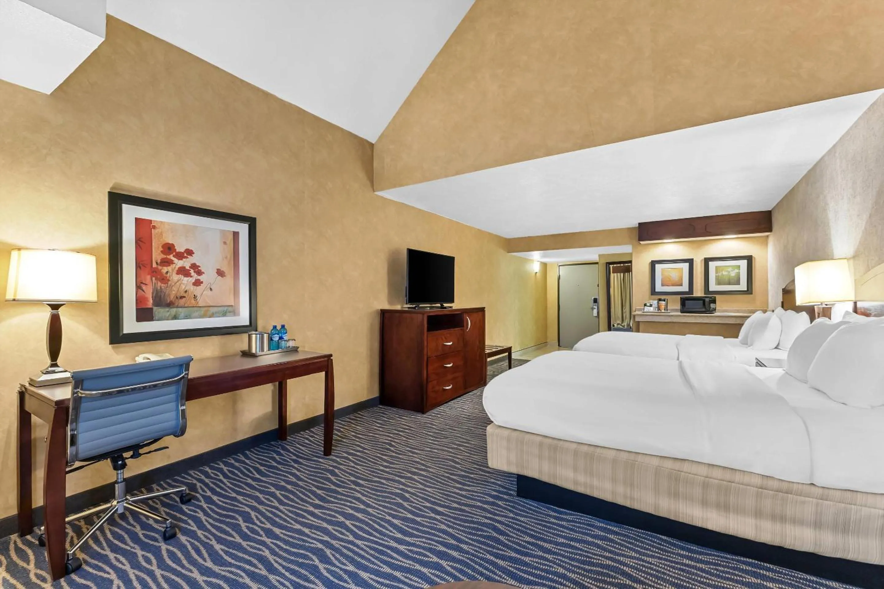 Bedroom, Bed in Radisson Hotel Salt Lake City Airport