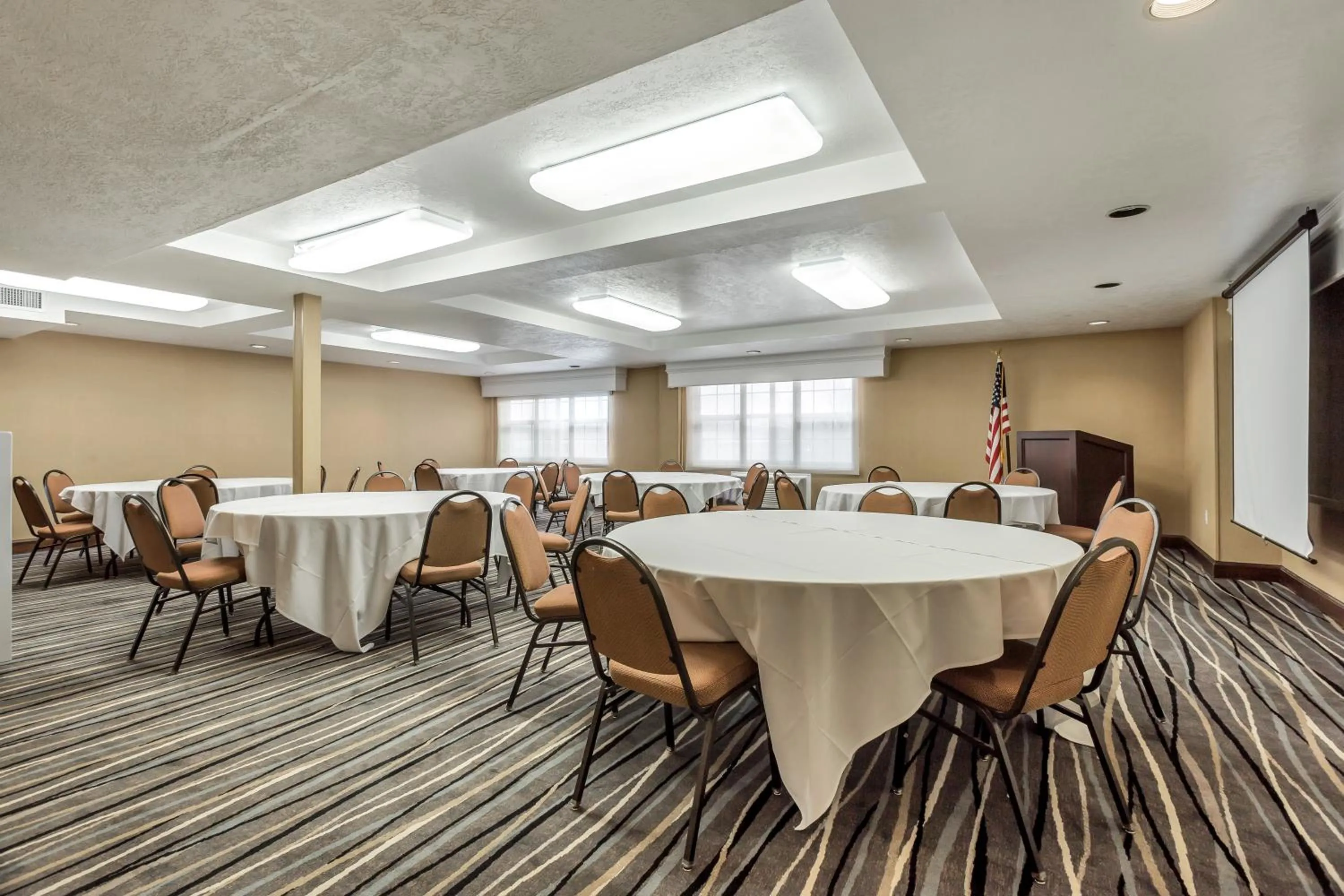 Business facilities in Radisson Hotel Salt Lake City Airport