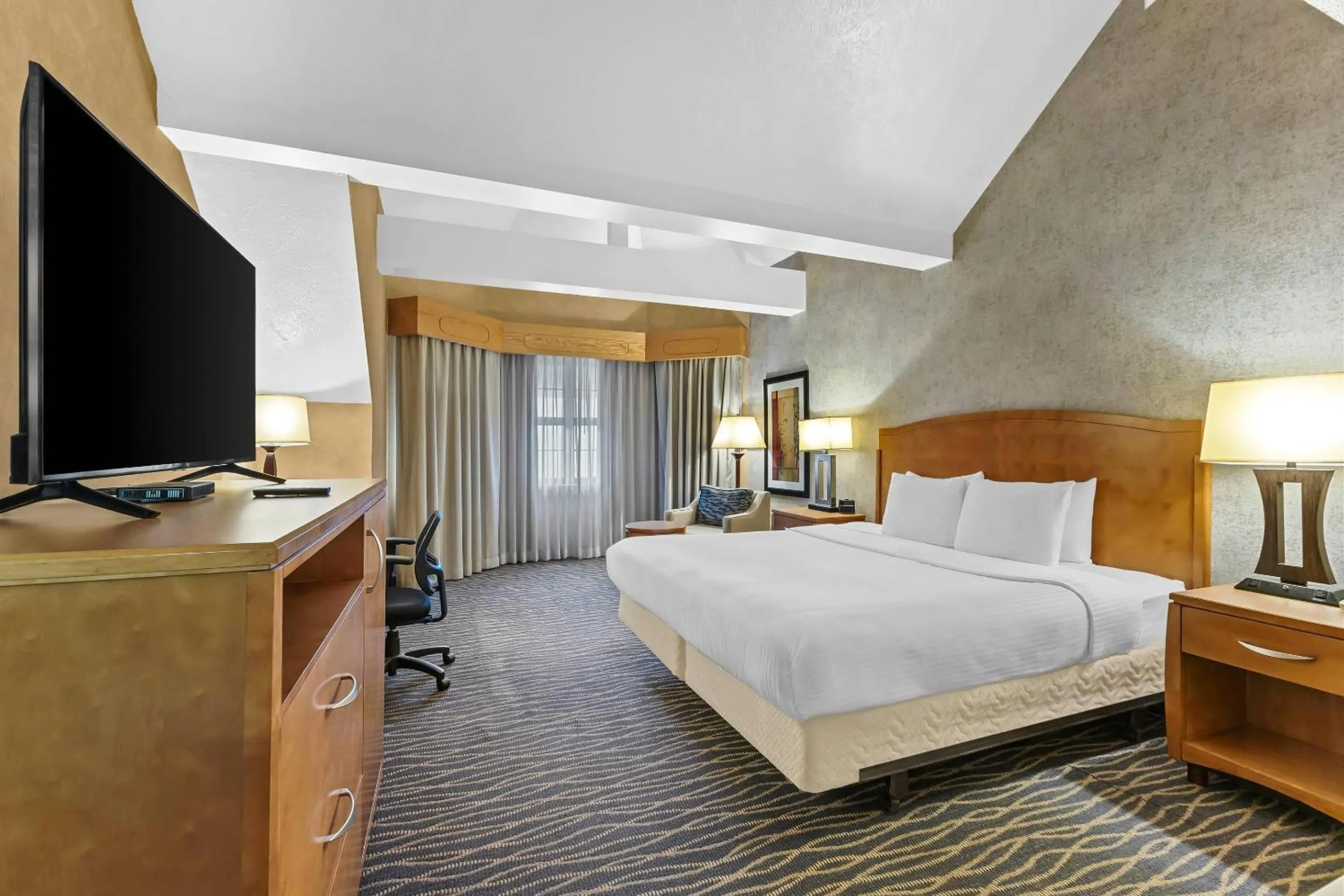 Bedroom, Bed in Radisson Hotel Salt Lake City Airport