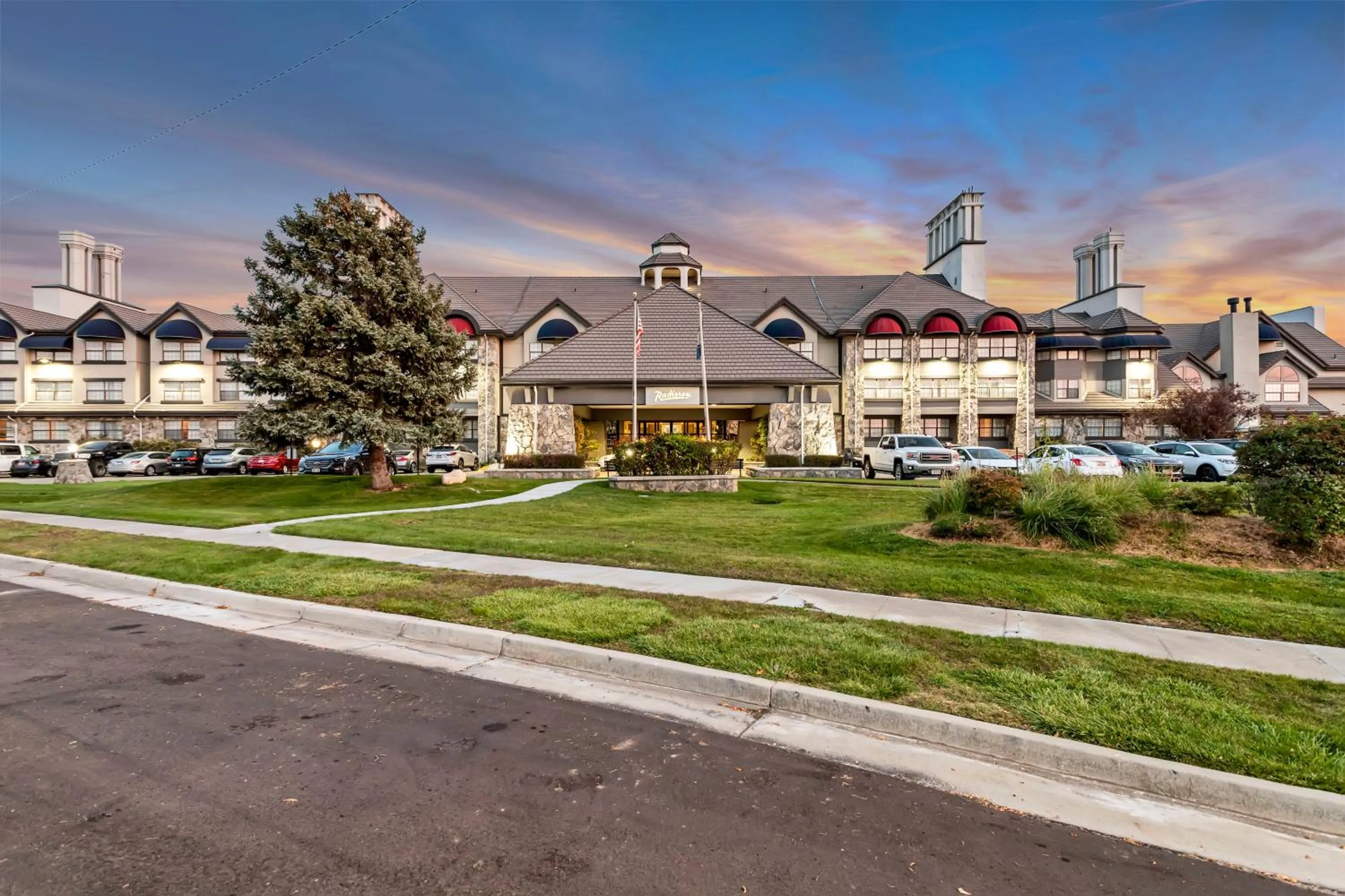 Property building in Radisson Hotel Salt Lake City Airport