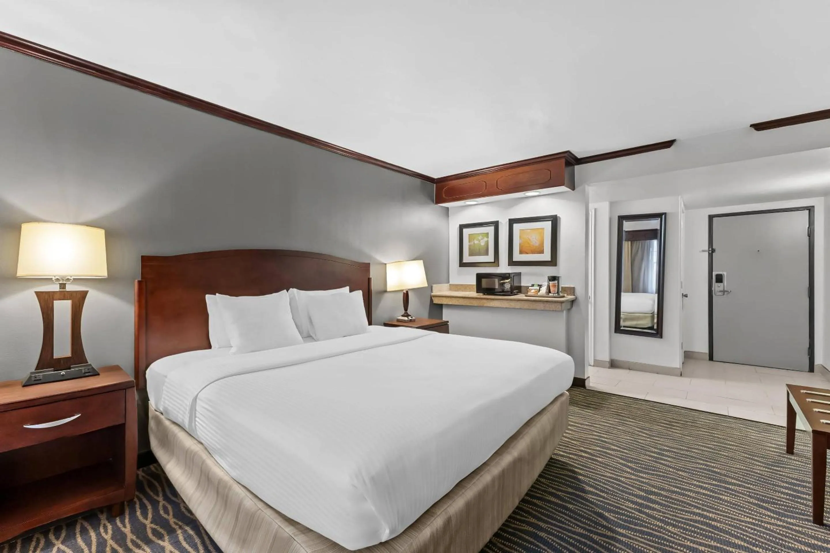 Bedroom, Bed in Radisson Hotel Salt Lake City Airport