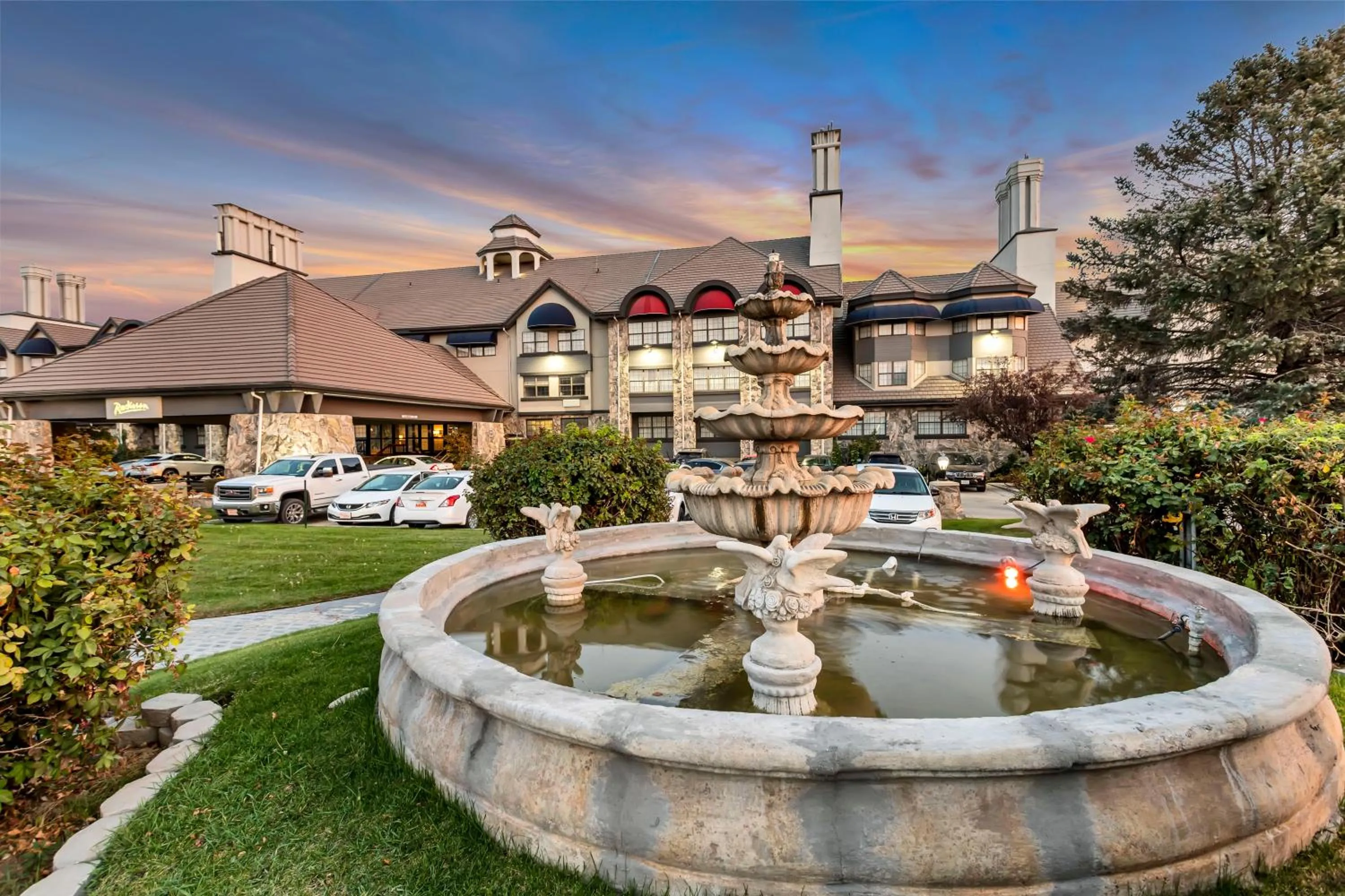 Property building in Radisson Hotel Salt Lake City Airport