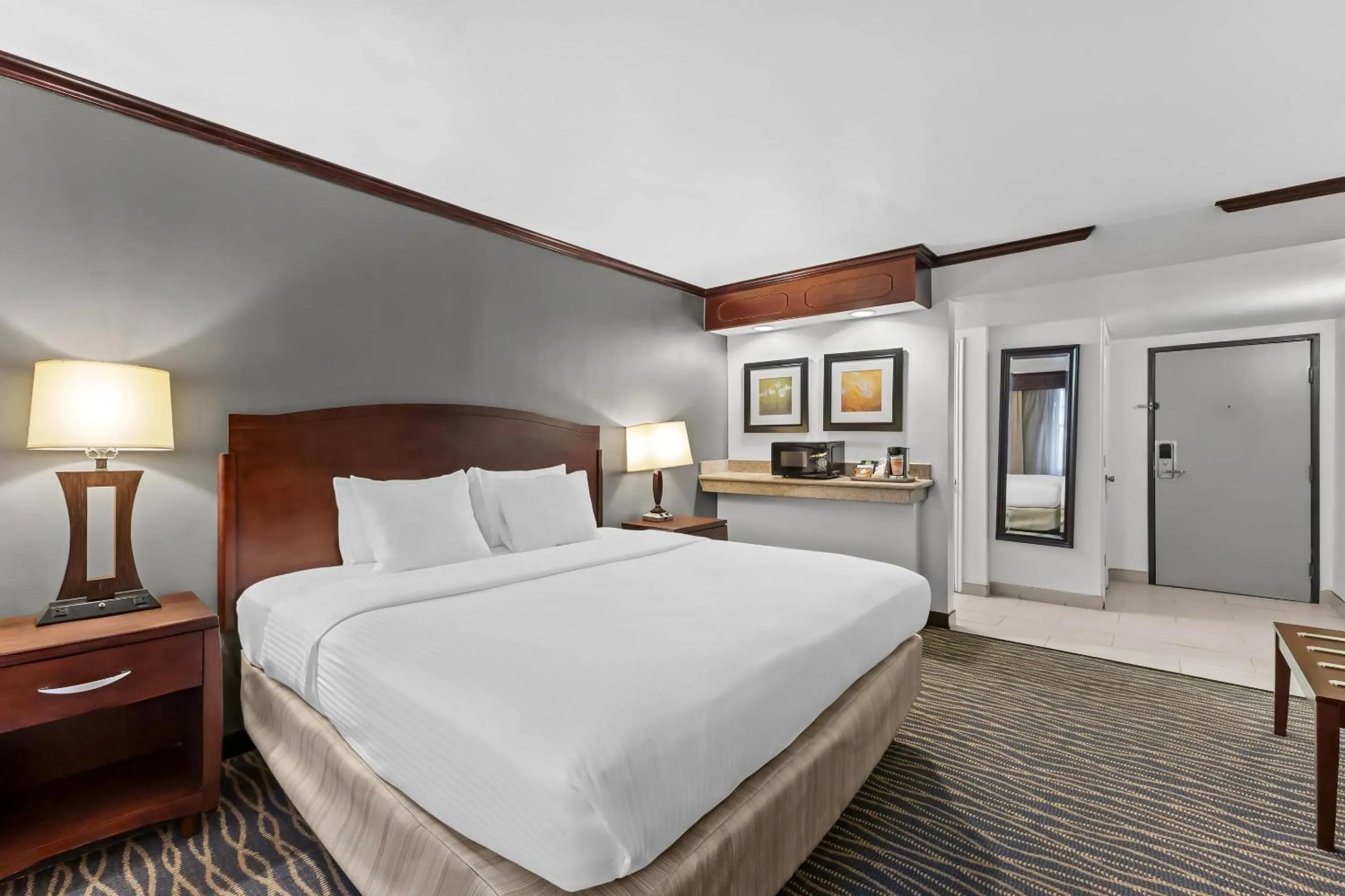 Bedroom, Bed in Radisson Hotel Salt Lake City Airport