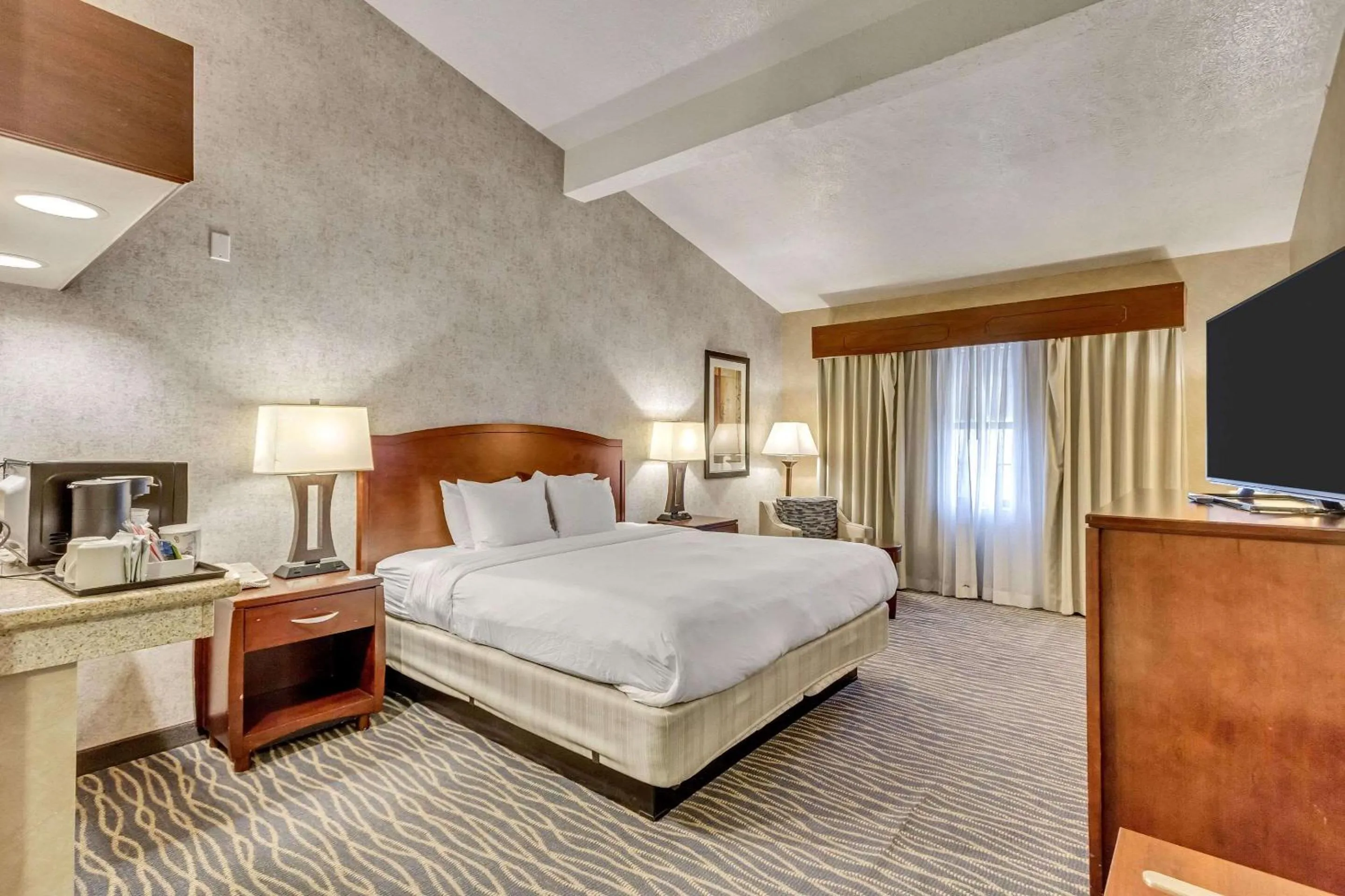 Bedroom, Bed in Radisson Hotel Salt Lake City Airport