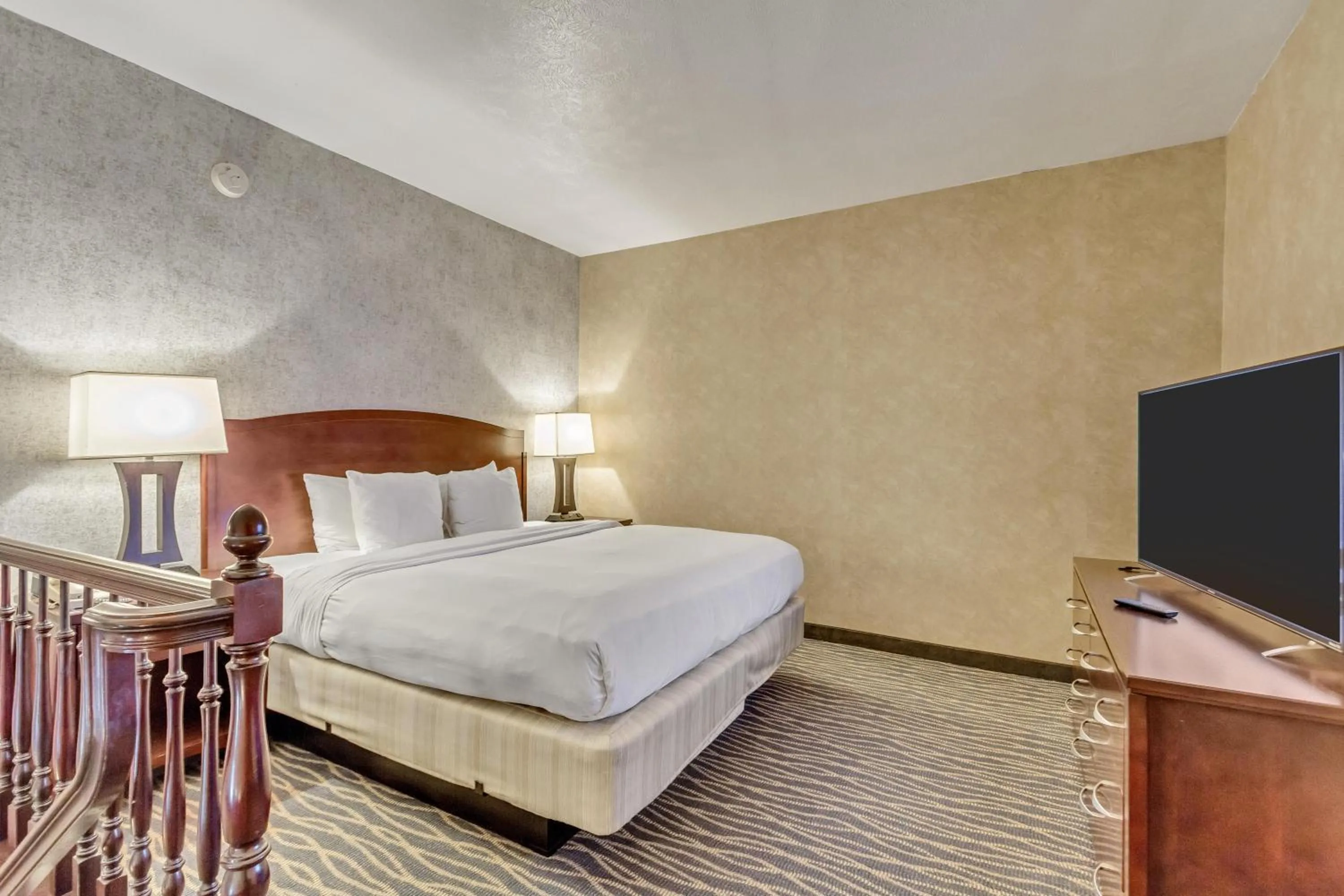 Bed in Radisson Hotel Salt Lake City Airport