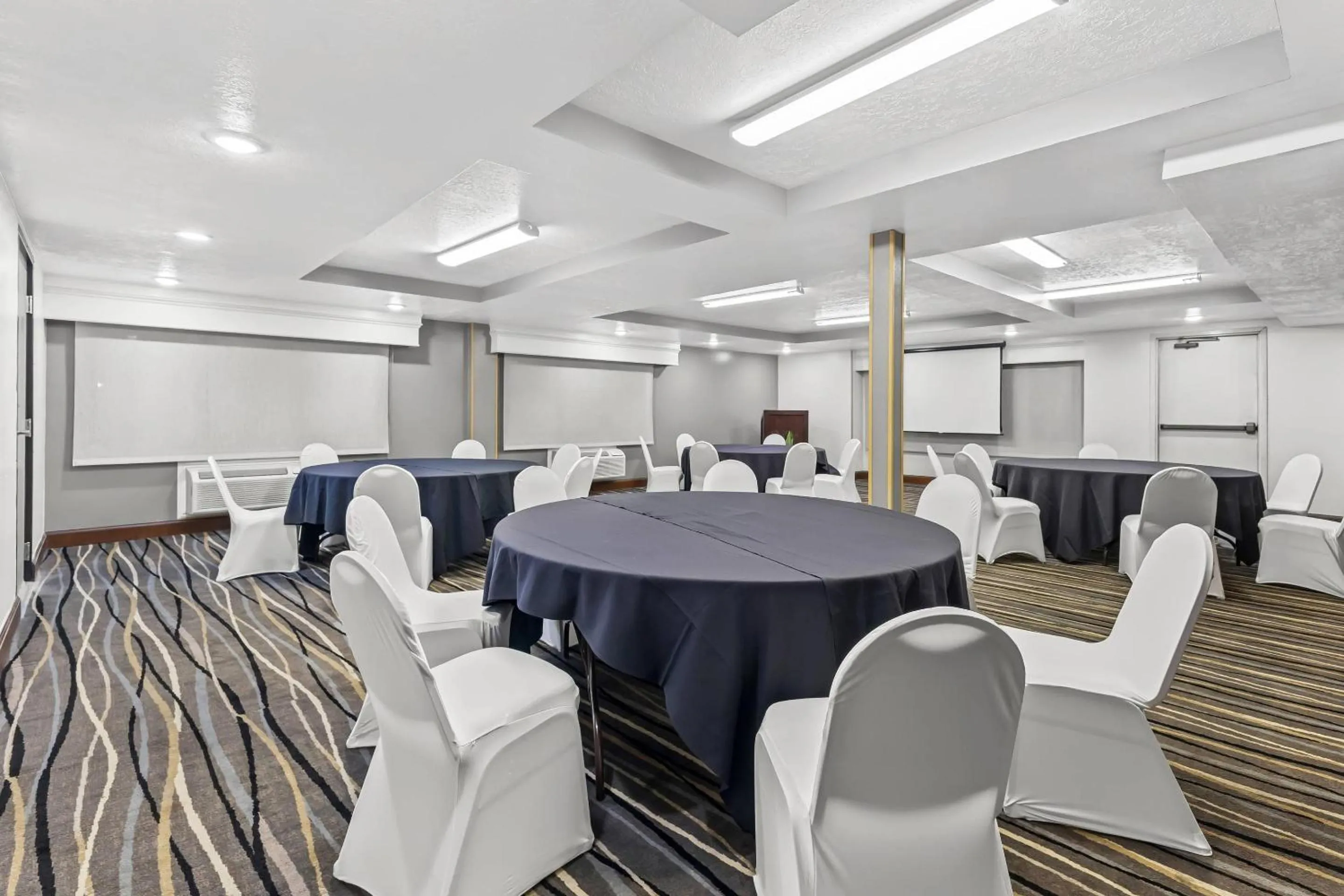 Meeting/conference room in Radisson Hotel Salt Lake City Airport