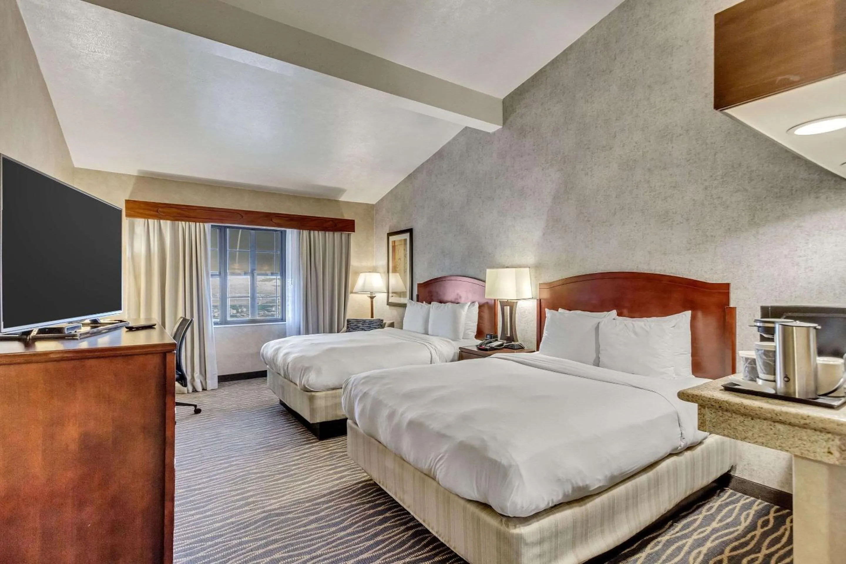 Bedroom, Bed in Radisson Hotel Salt Lake City Airport