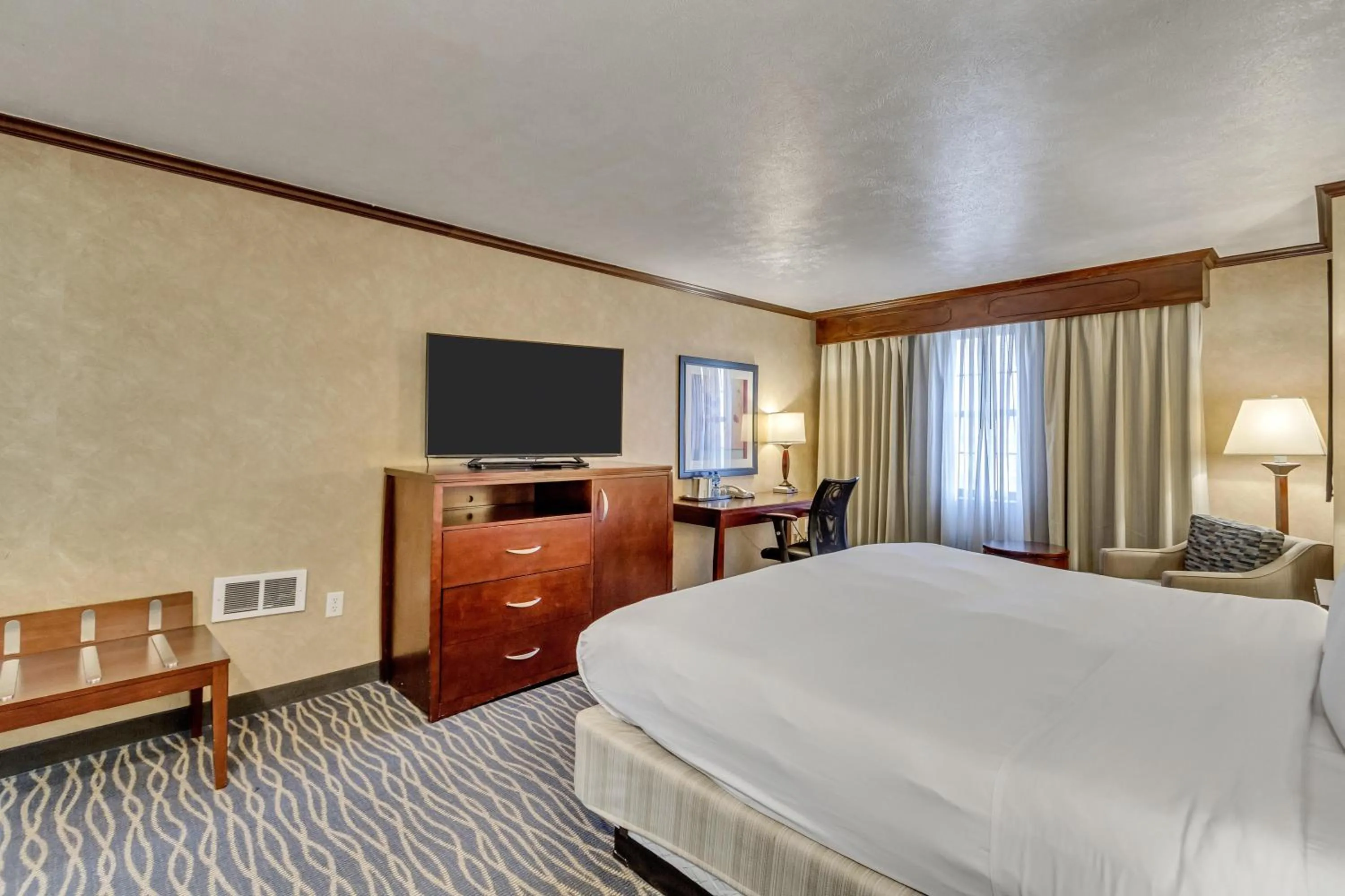 Bed in Radisson Hotel Salt Lake City Airport