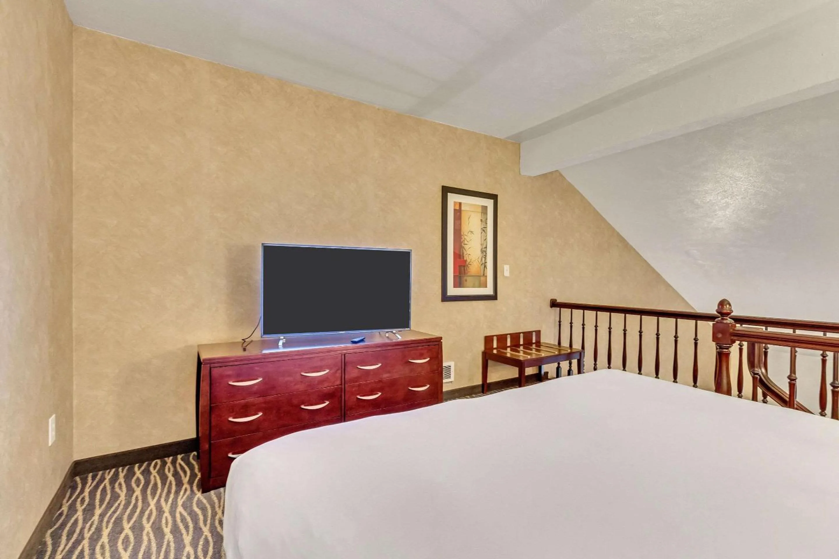 Bedroom, Bed in Radisson Hotel Salt Lake City Airport