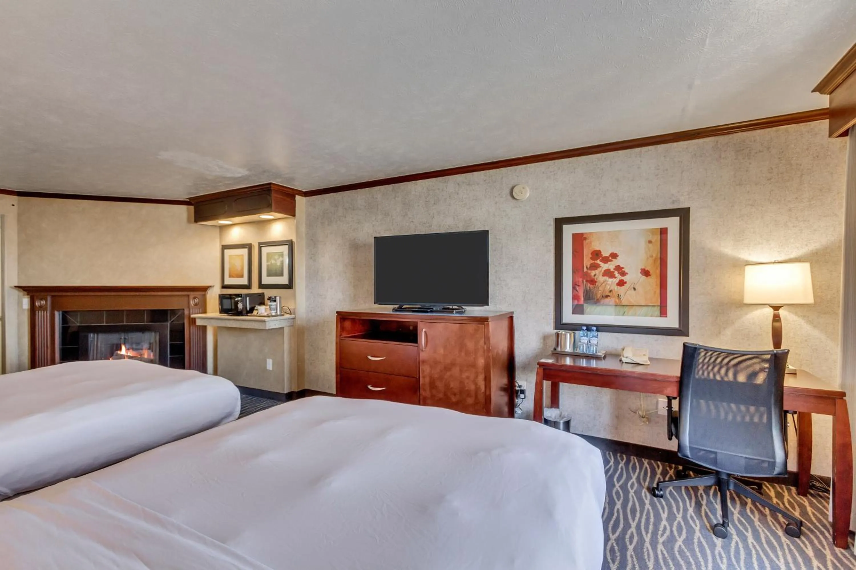 Bed in Radisson Hotel Salt Lake City Airport