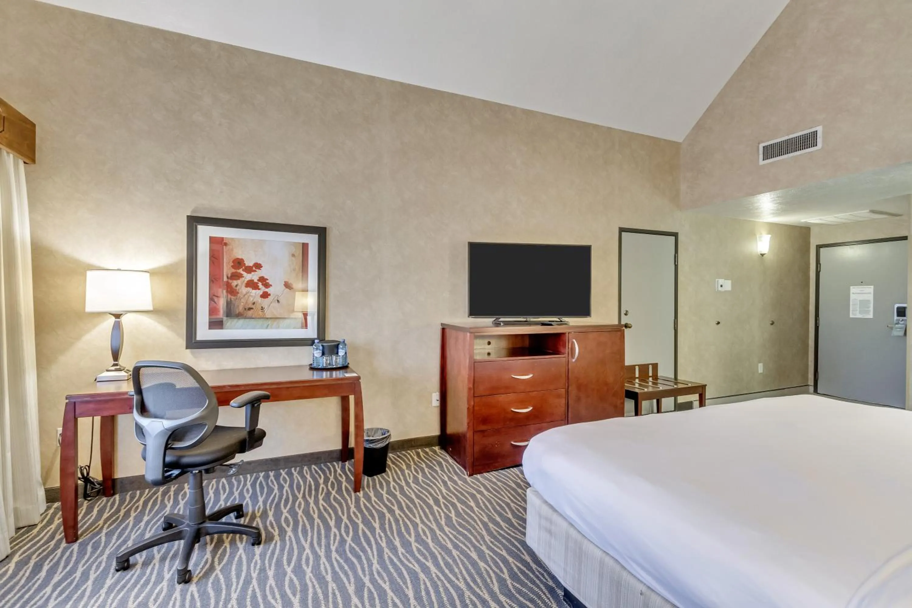 Bed in Radisson Hotel Salt Lake City Airport