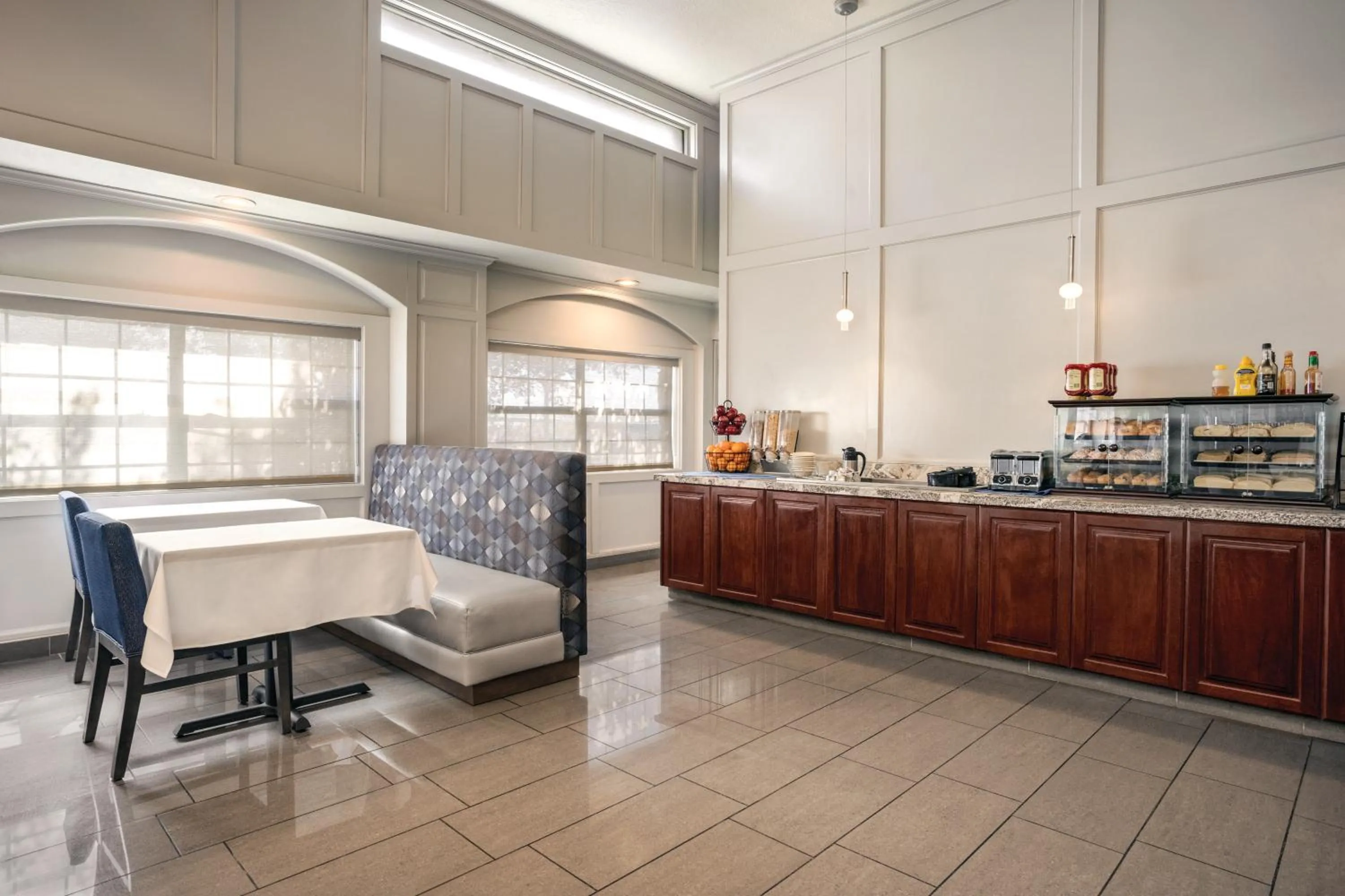 Lounge or bar in Radisson Hotel Salt Lake City Airport