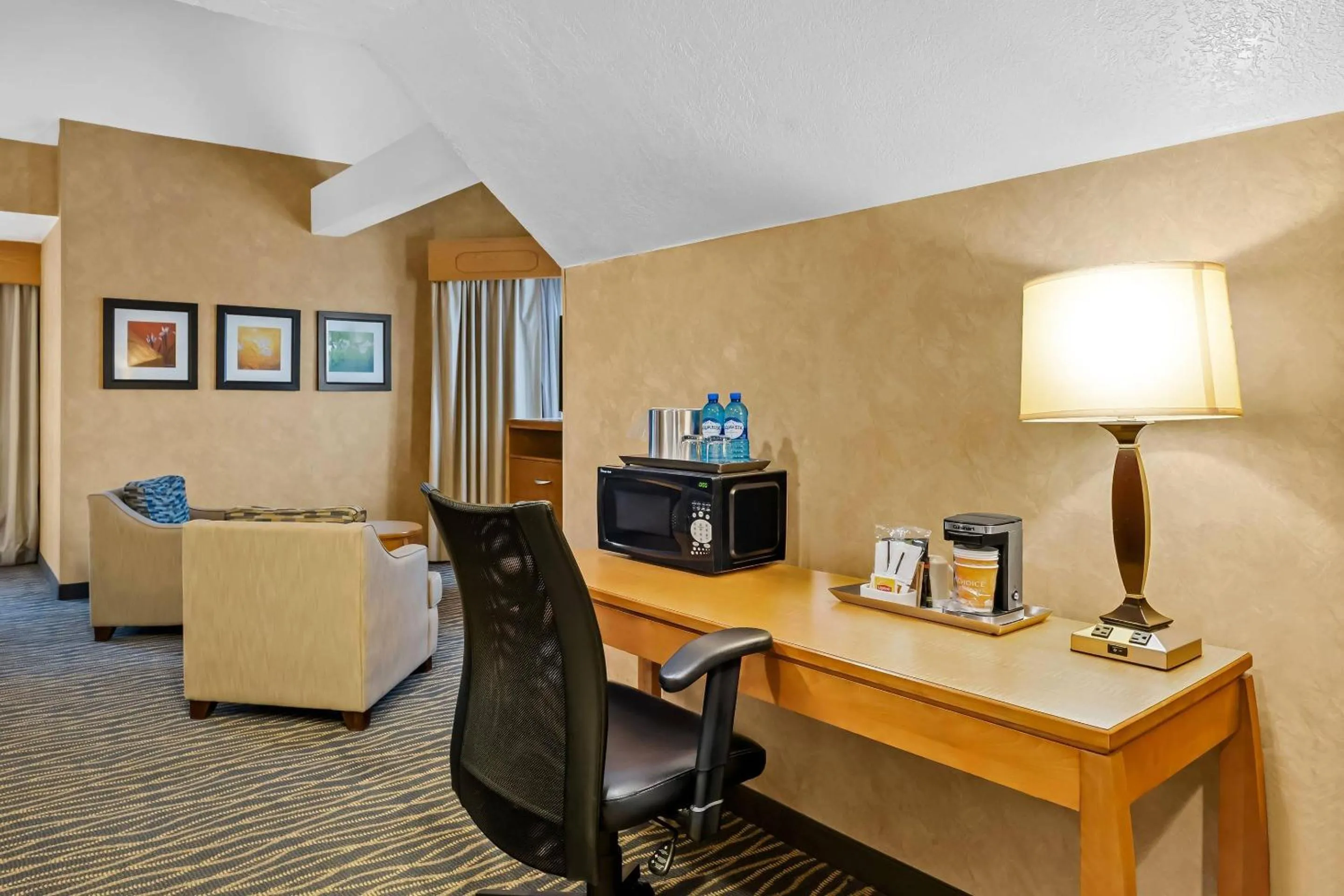 Bedroom in Radisson Hotel Salt Lake City Airport