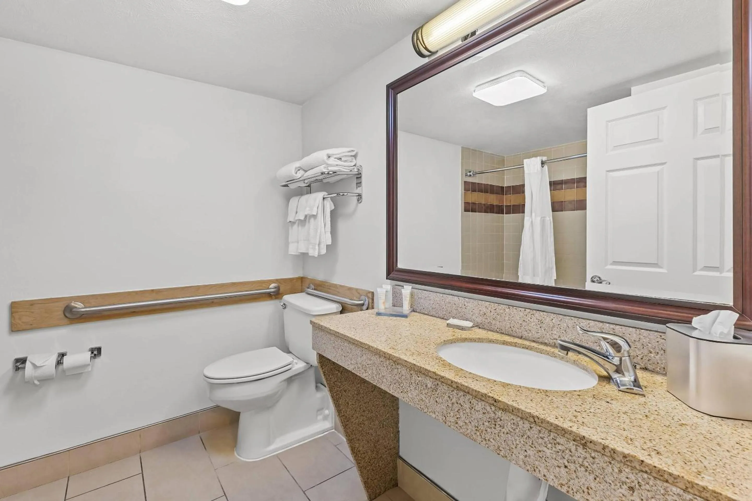 Bedroom in Radisson Hotel Salt Lake City Airport