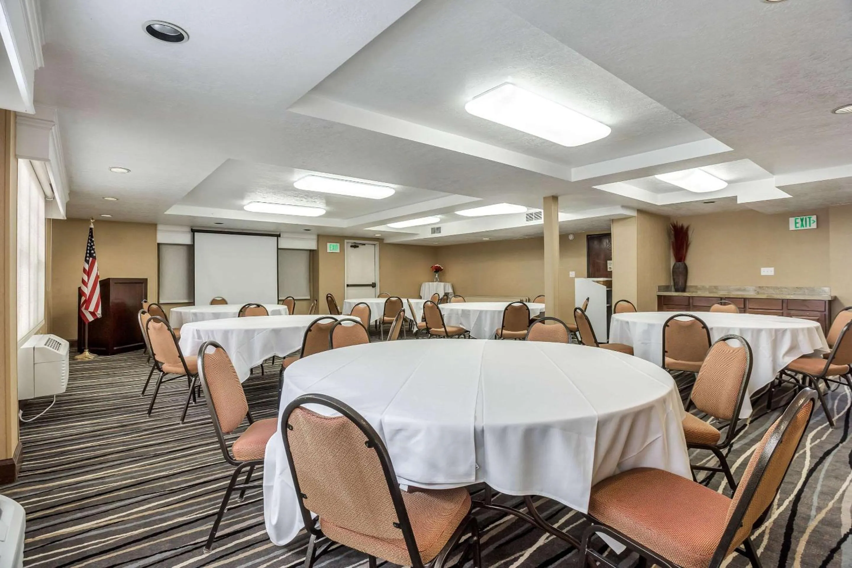 Meeting/conference room in Radisson Hotel Salt Lake City Airport