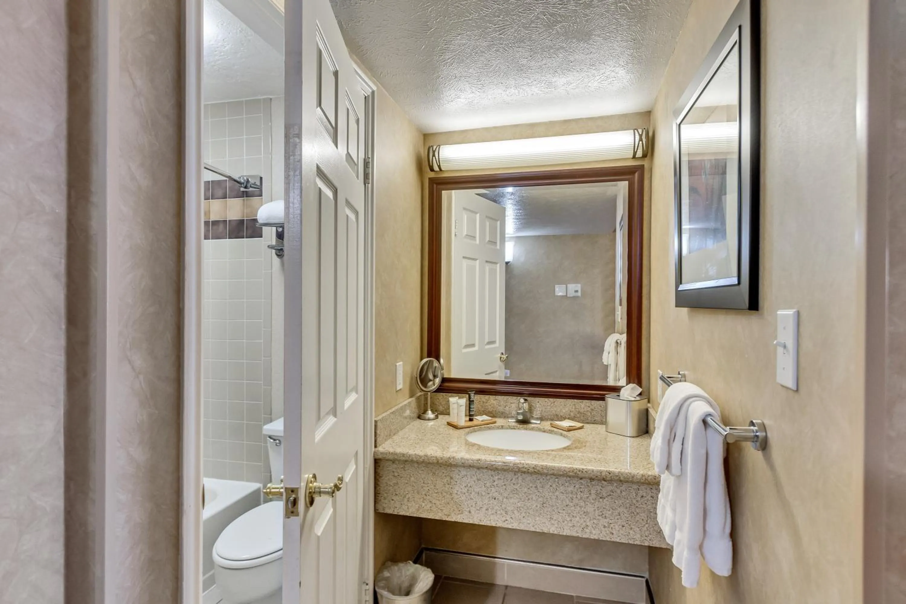 Shower in Radisson Hotel Salt Lake City Airport