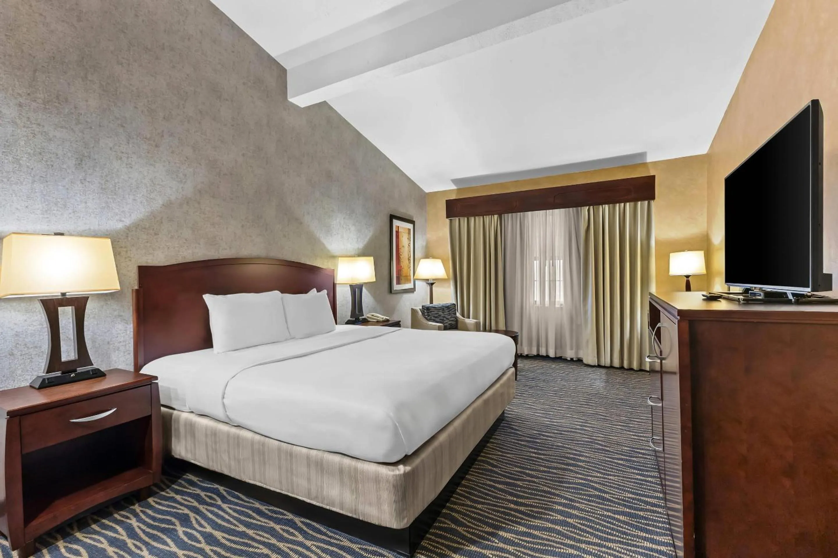 Bedroom, Bed in Radisson Hotel Salt Lake City Airport