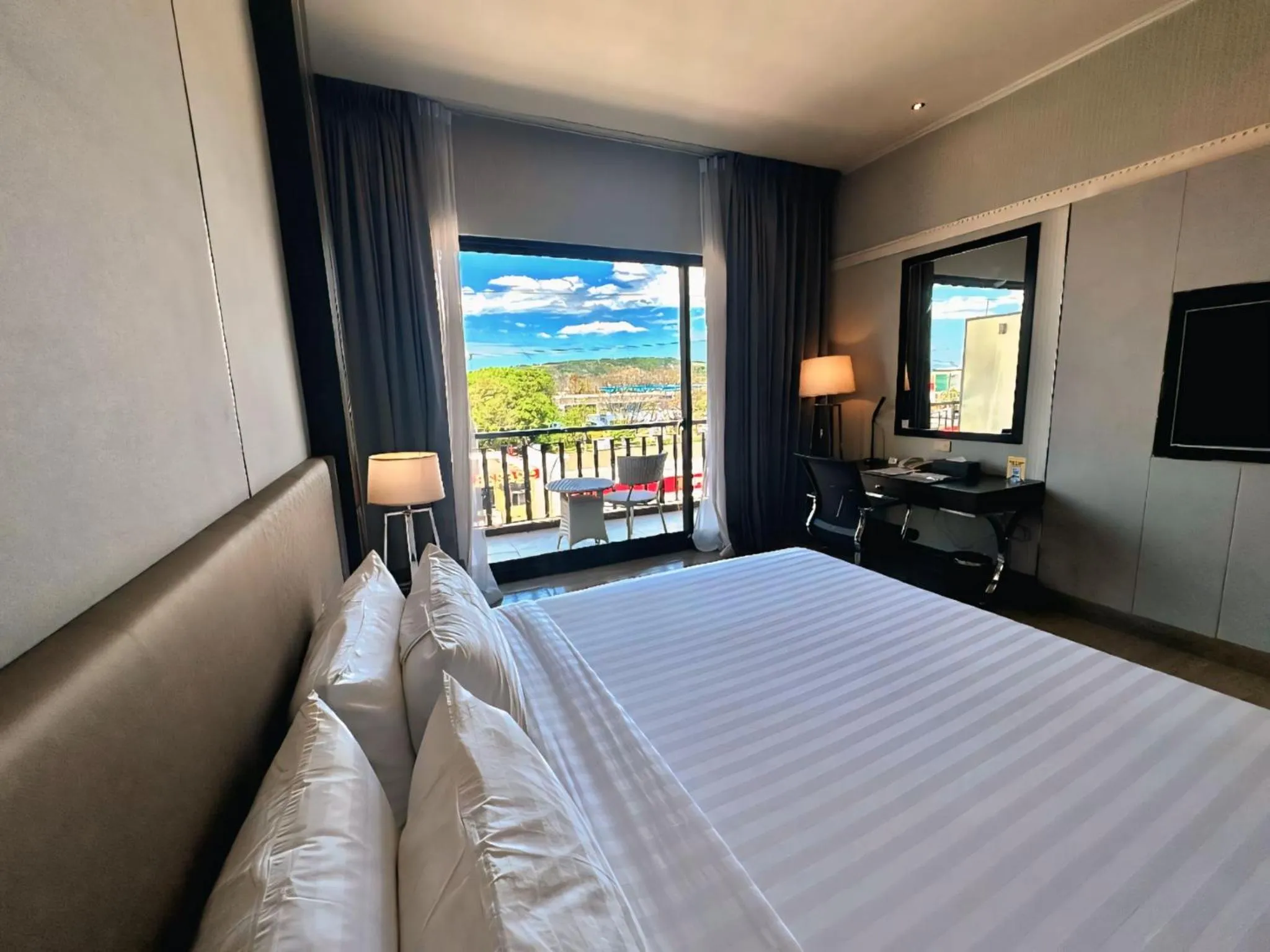 View (from property/room), Bed in Le Charmé Suites - Subic