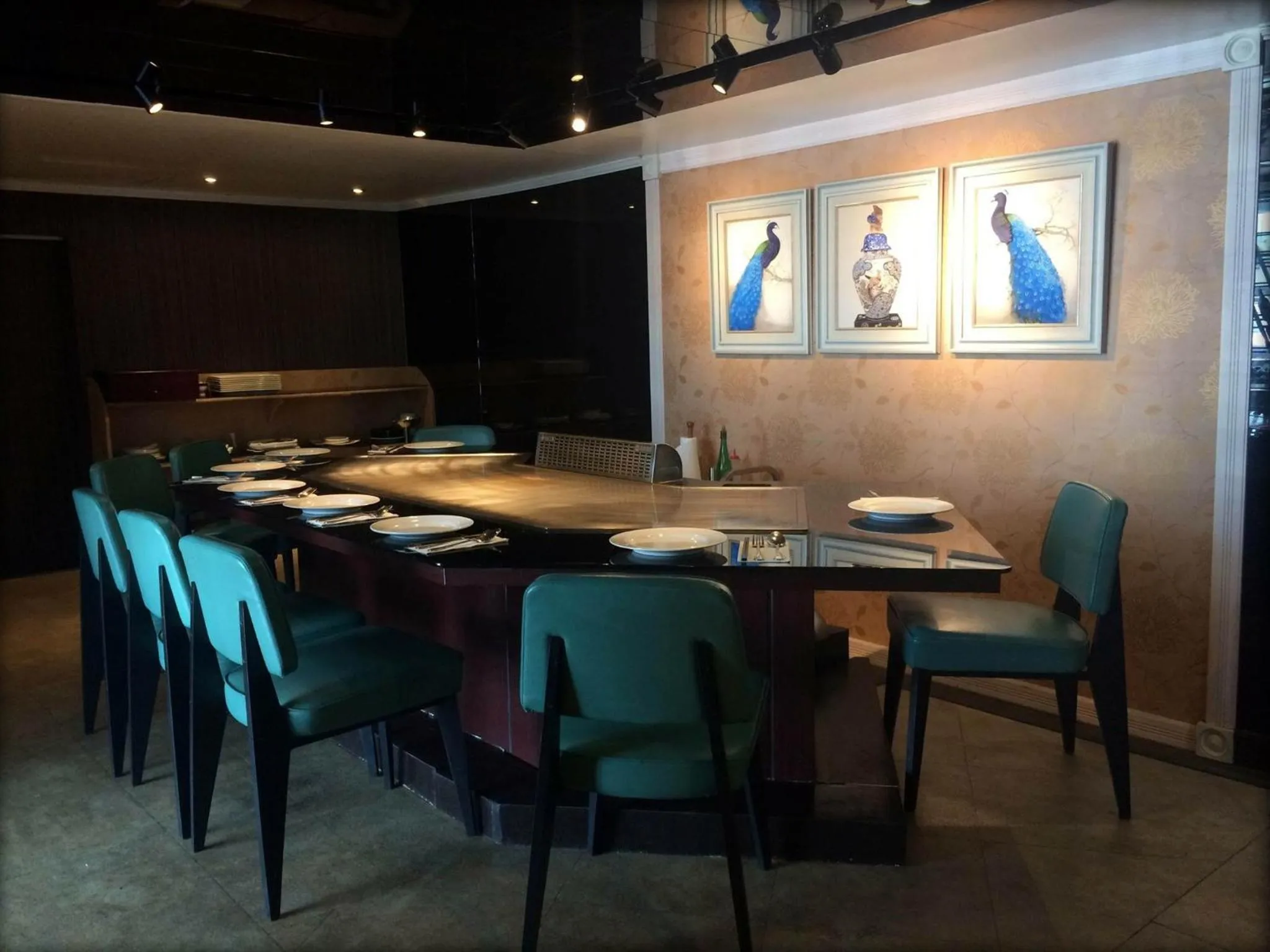 Restaurant/places to eat in Le Charmé Suites - Subic