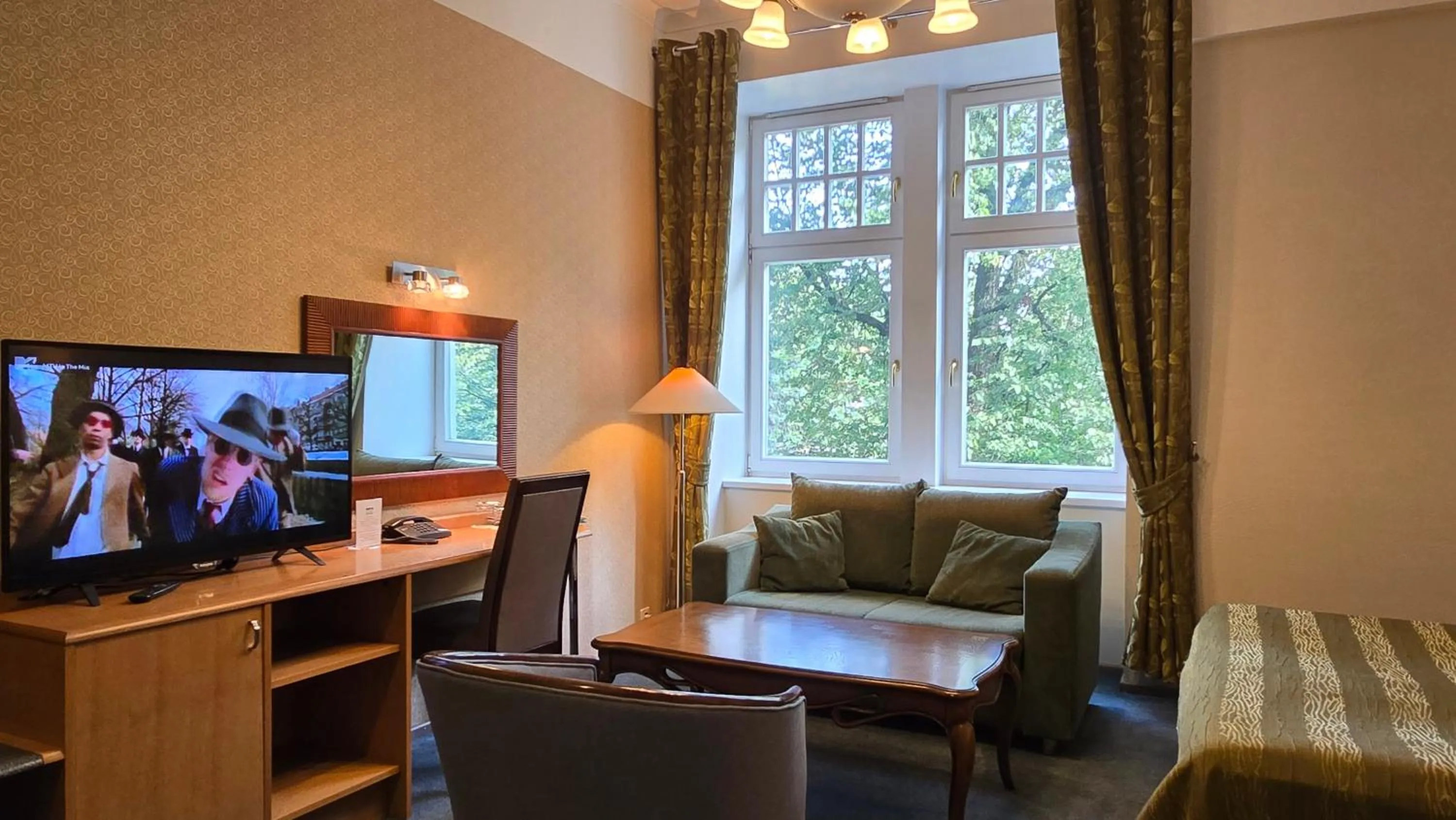 TV and multimedia in Barclay Hotel