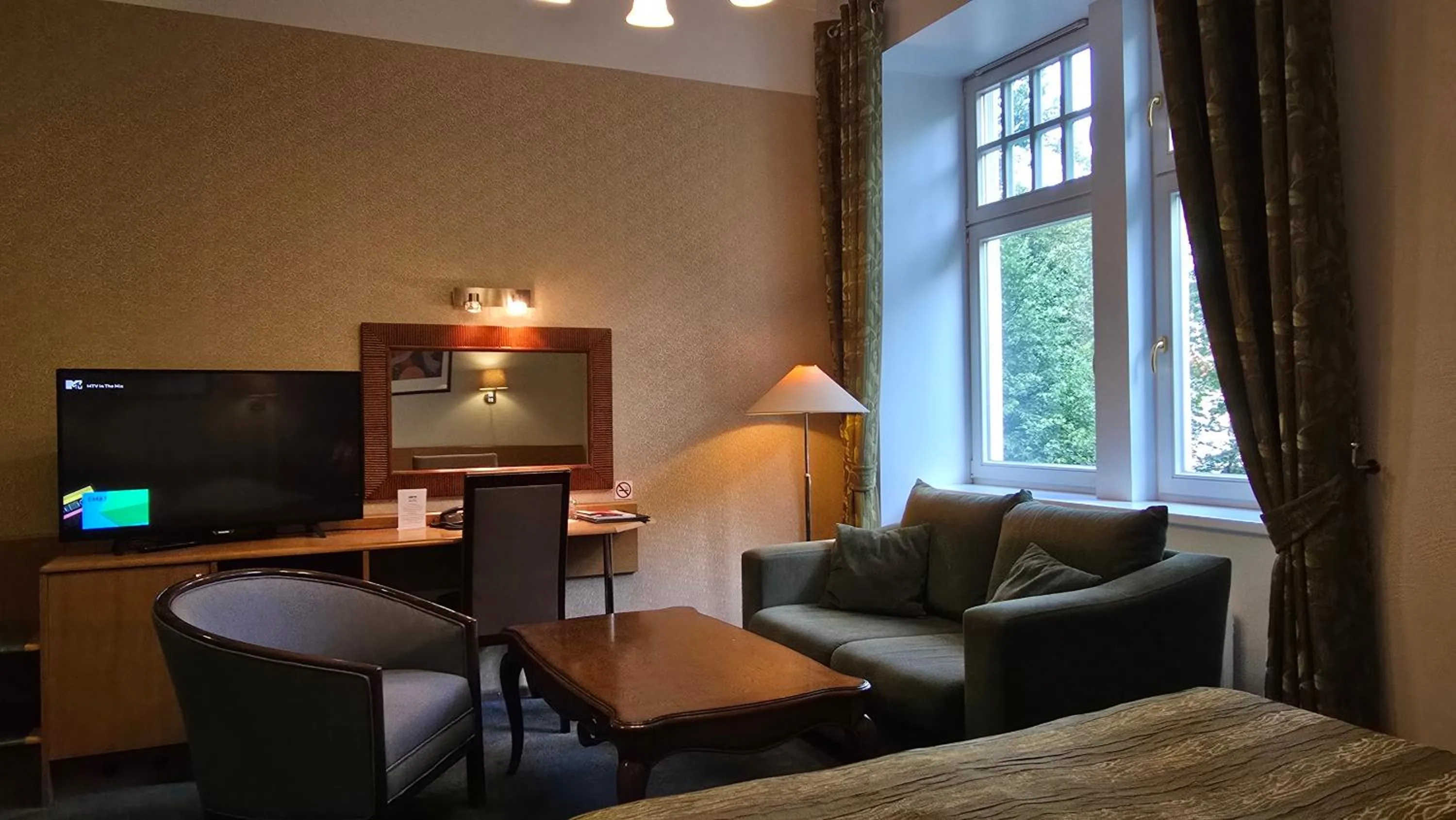 Seating area in Barclay Hotel