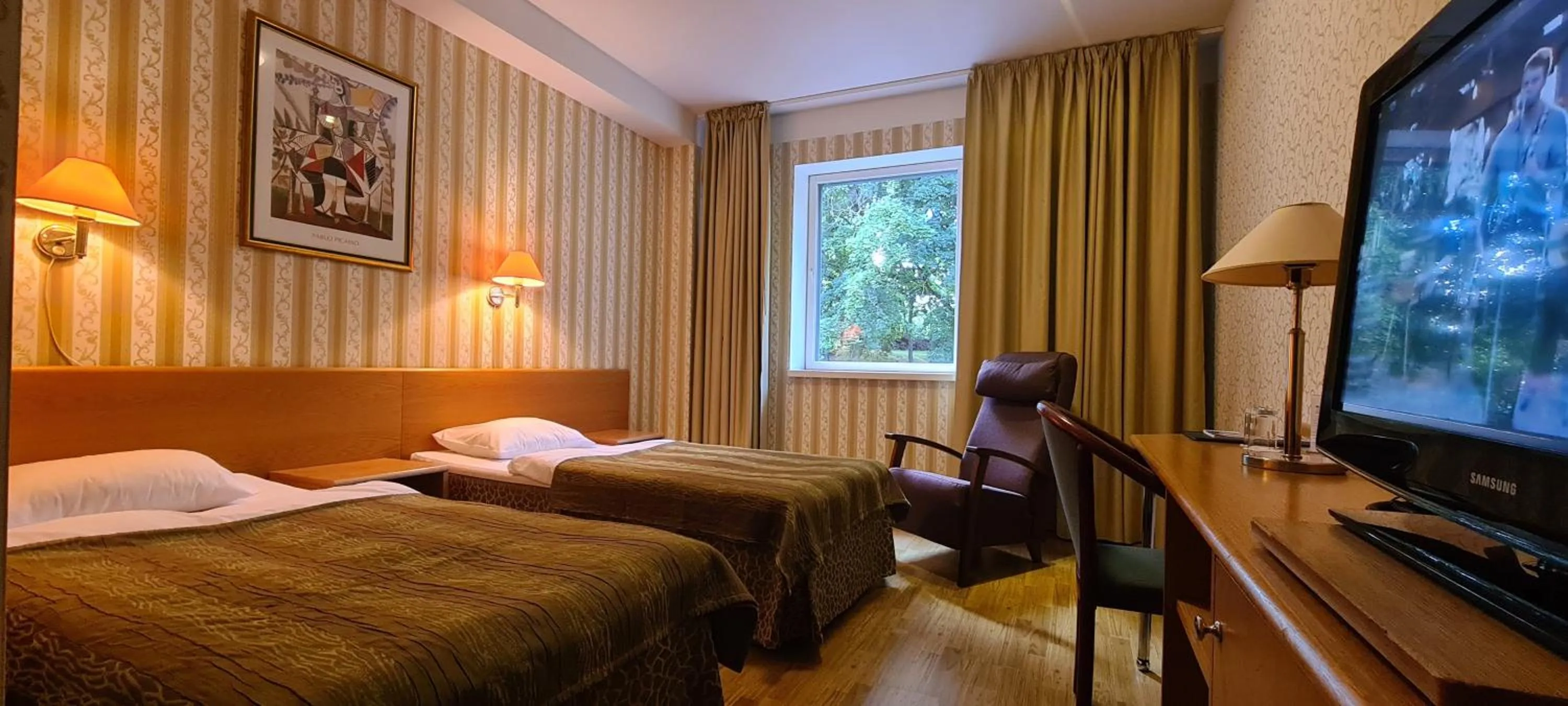 City view, Bed in Barclay Hotel