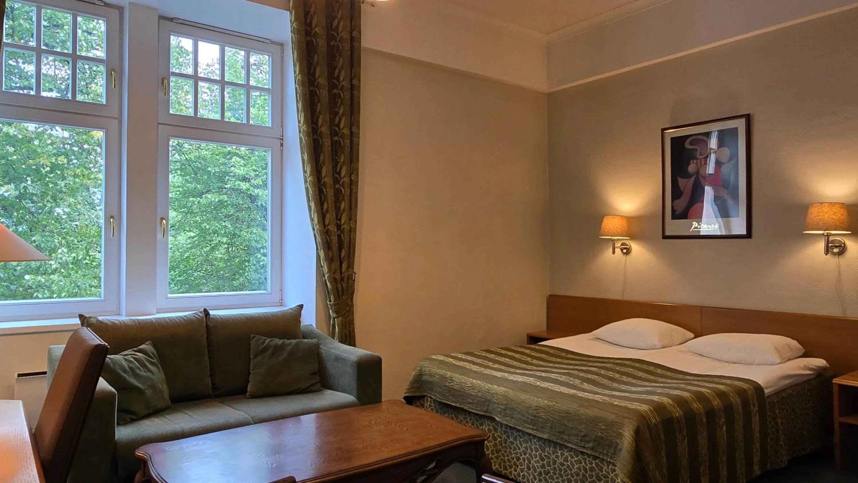 Bed in Barclay Hotel