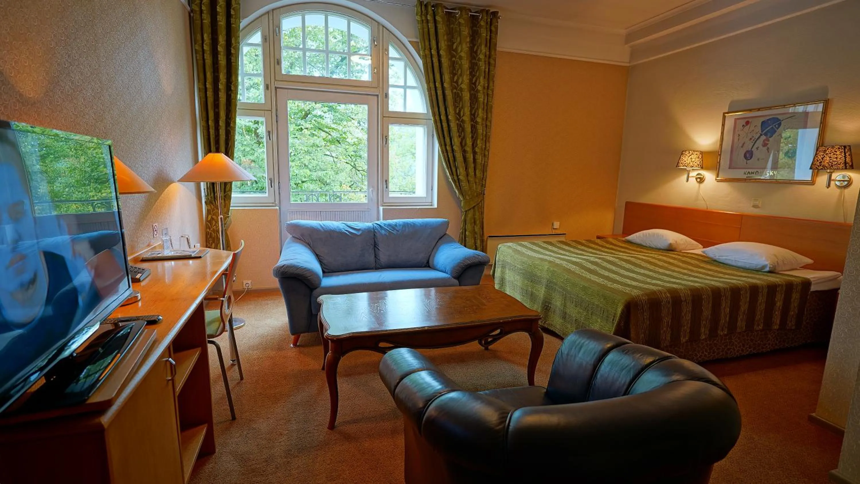 Bed in Barclay Hotel