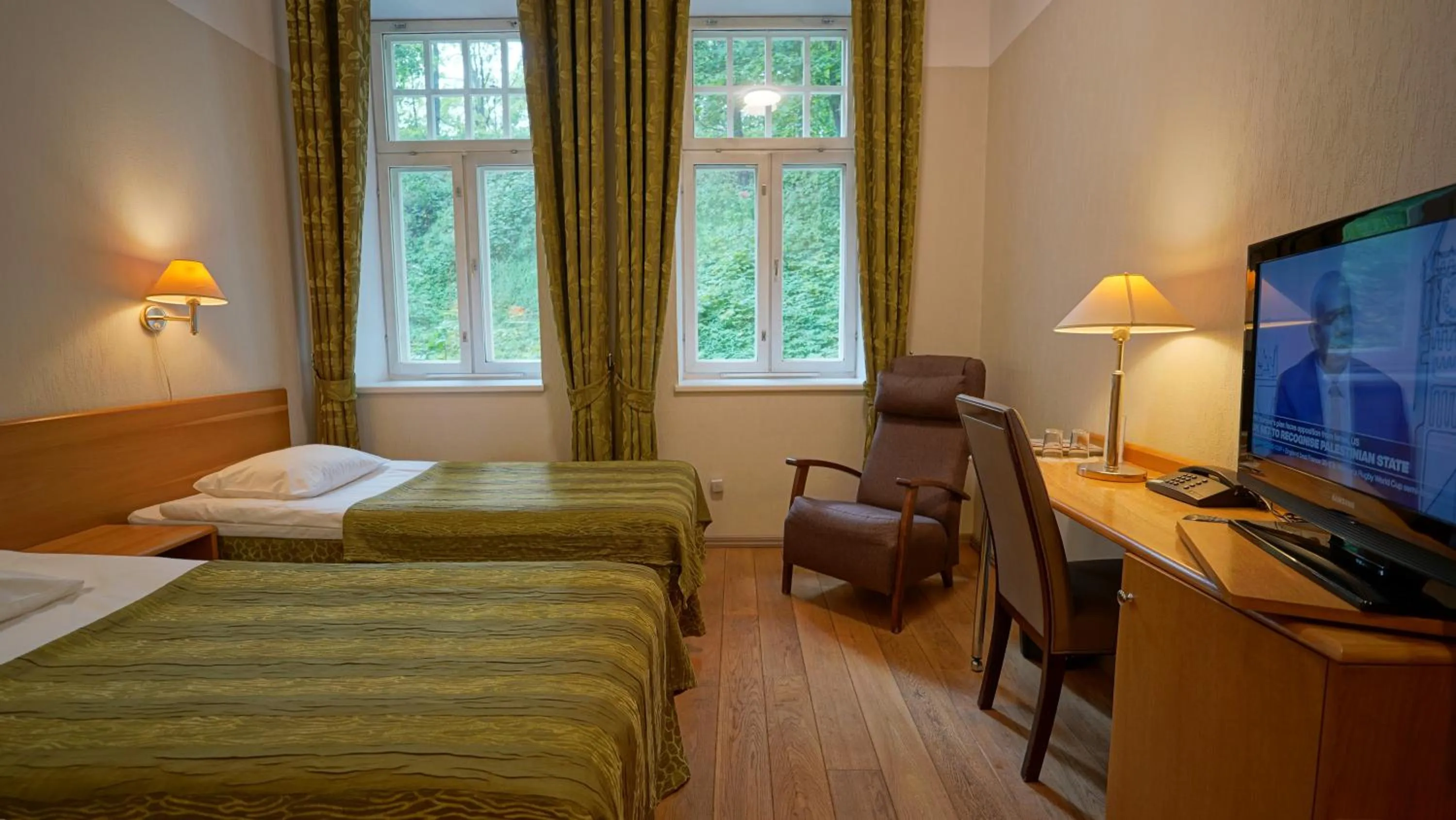 Bed in Barclay Hotel