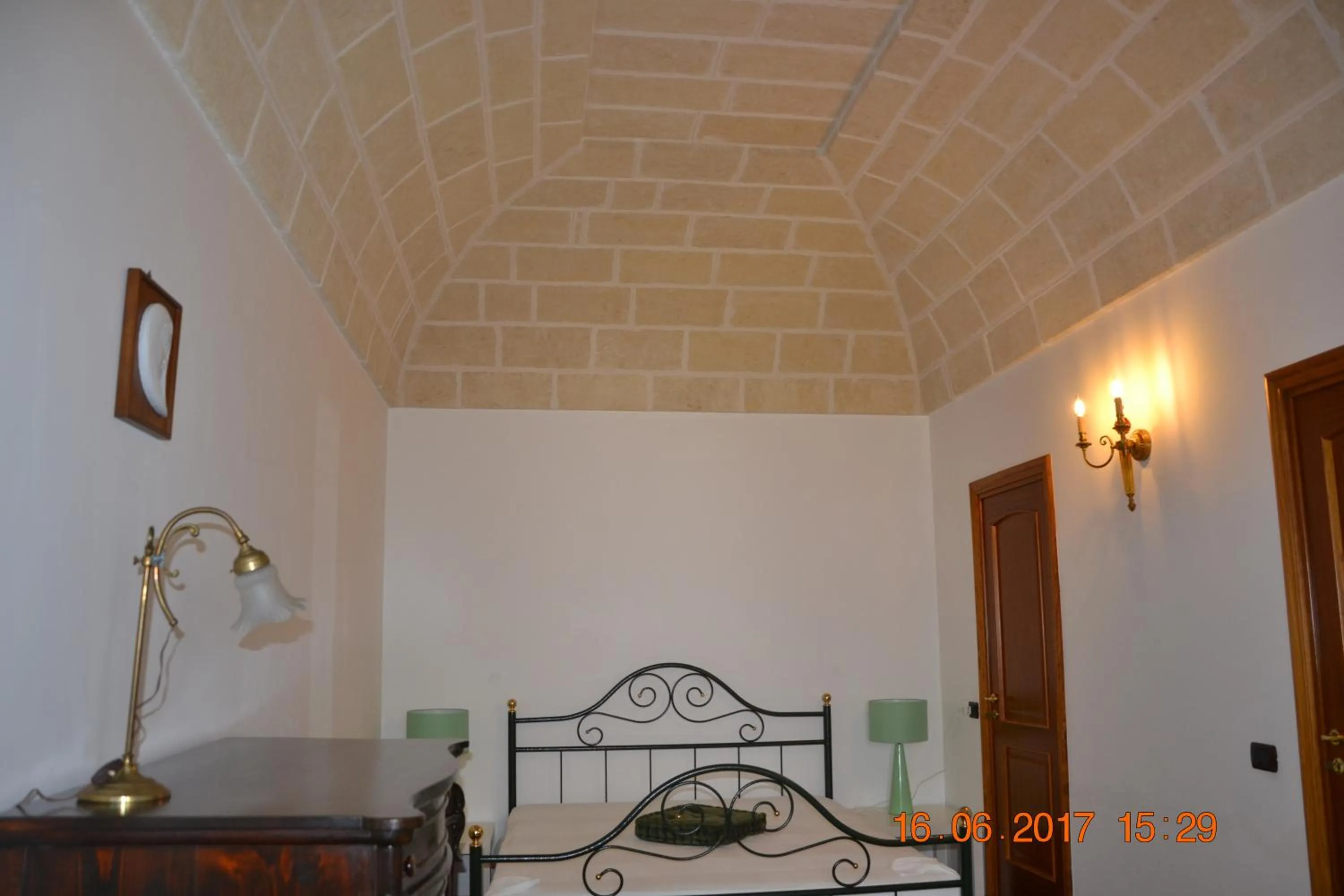 Photo of the whole room in Masseria Fragnale