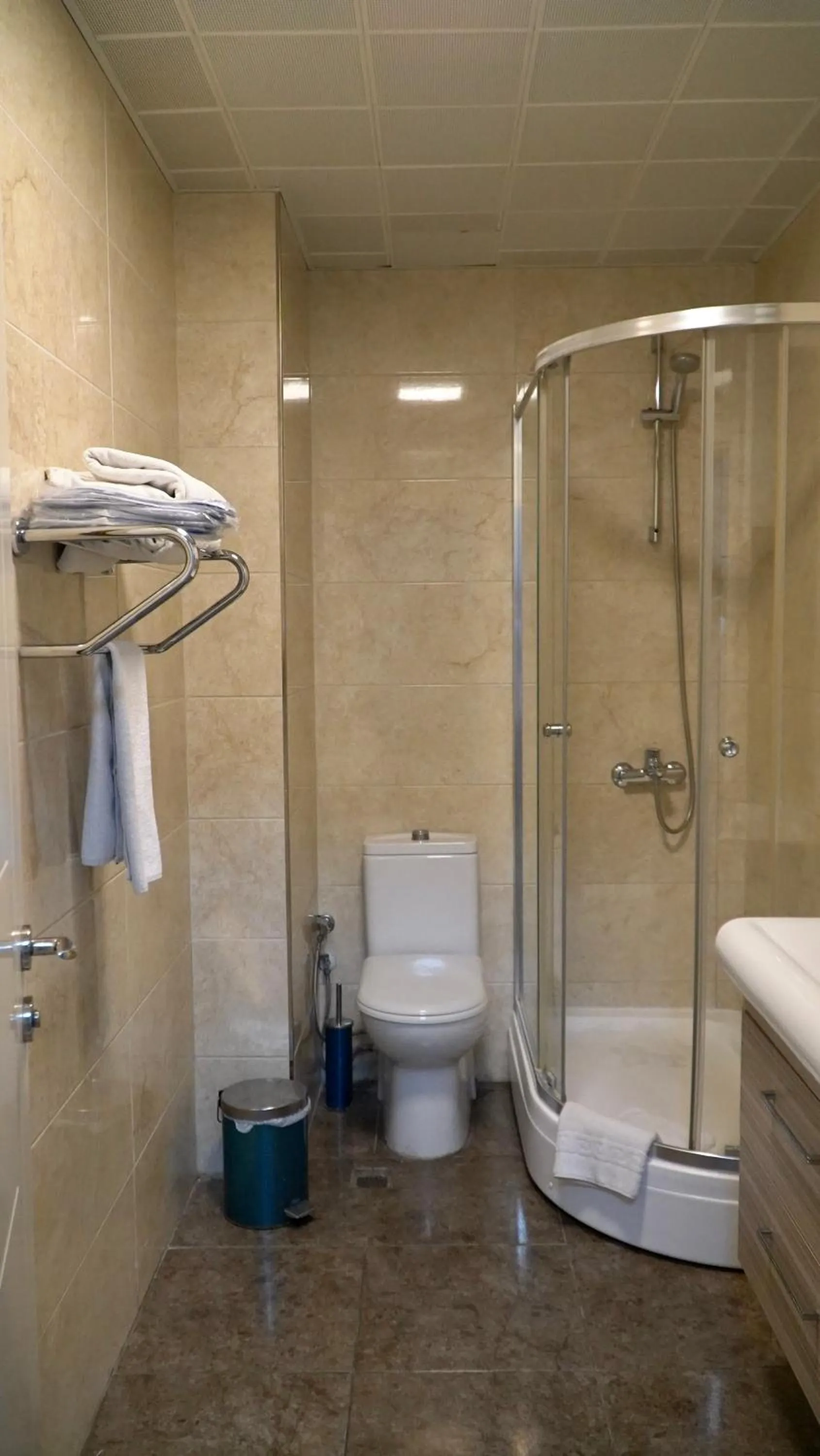 Shower in Skyport Istanbul