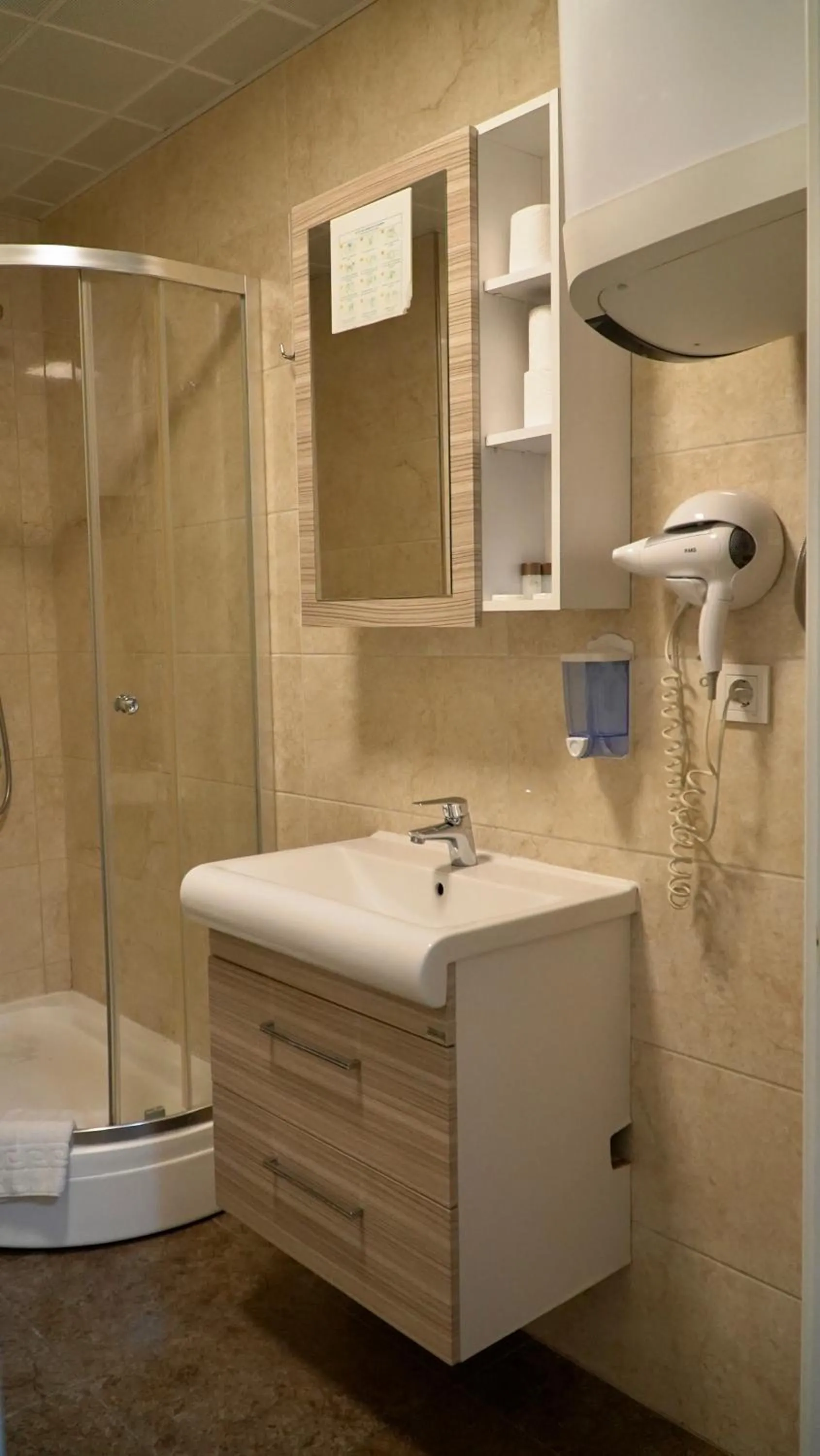 Shower in Skyport Istanbul