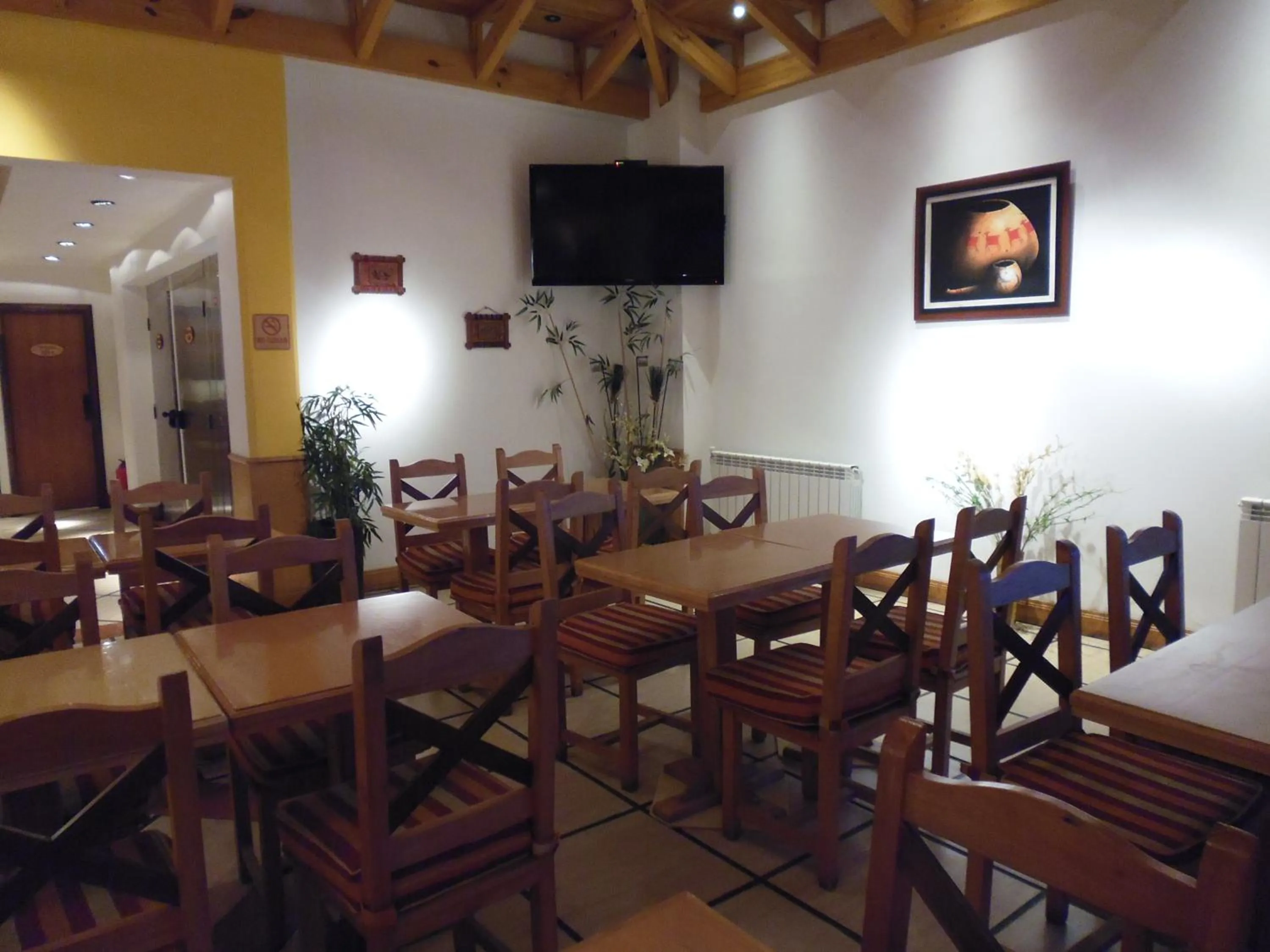 Restaurant/places to eat in Los Naranjos