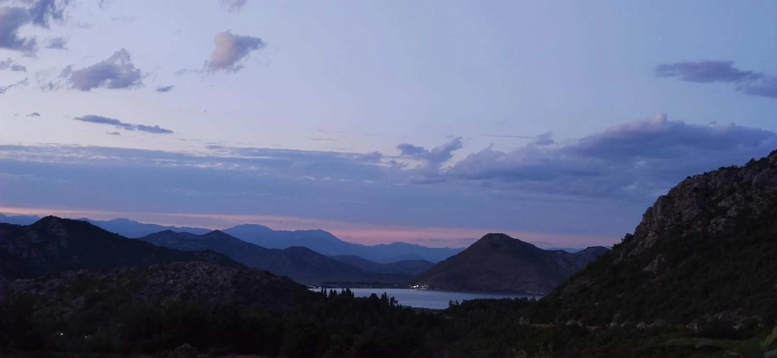 Lake view in Dembelija Rooms