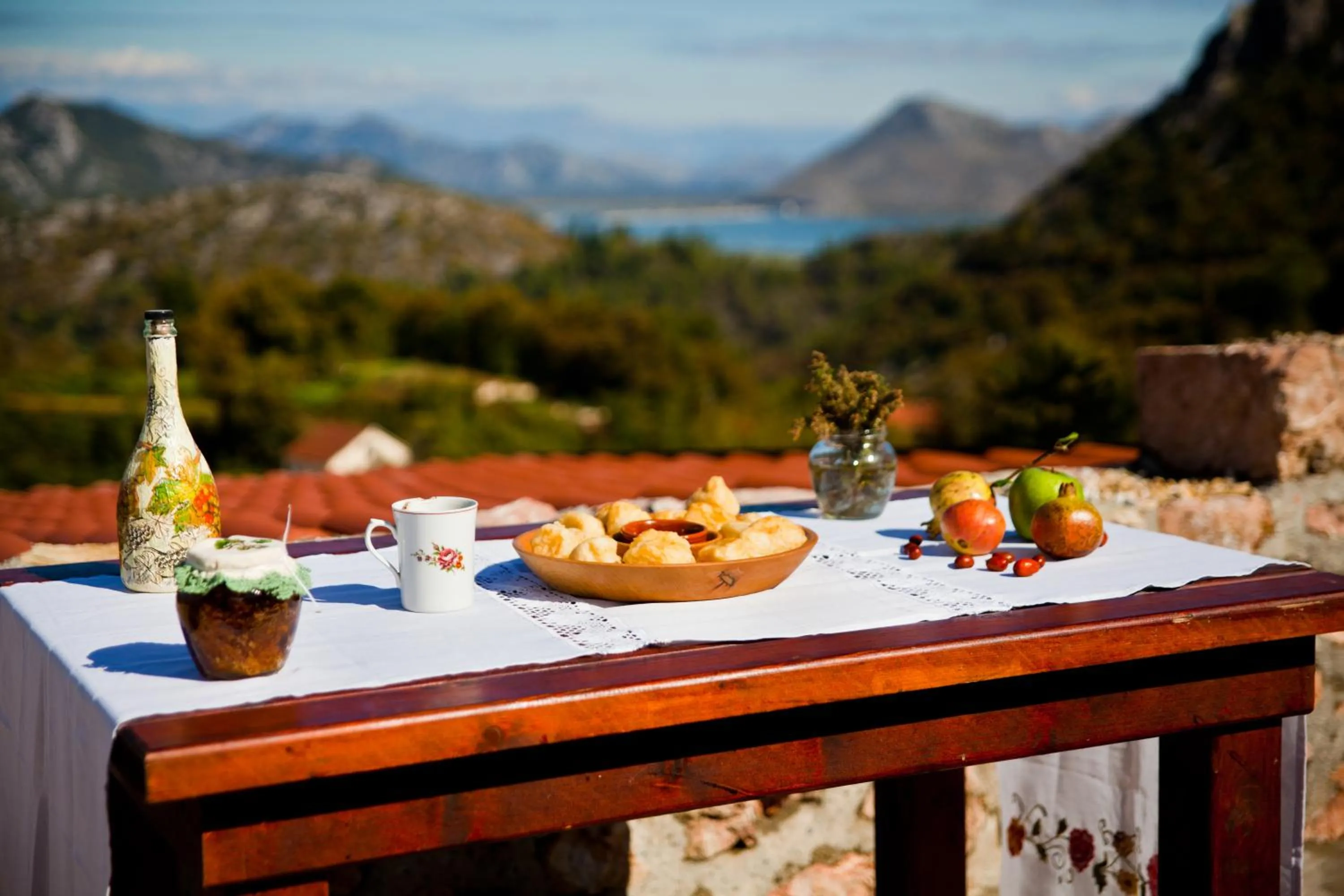 Food and drinks in Dembelija Rooms