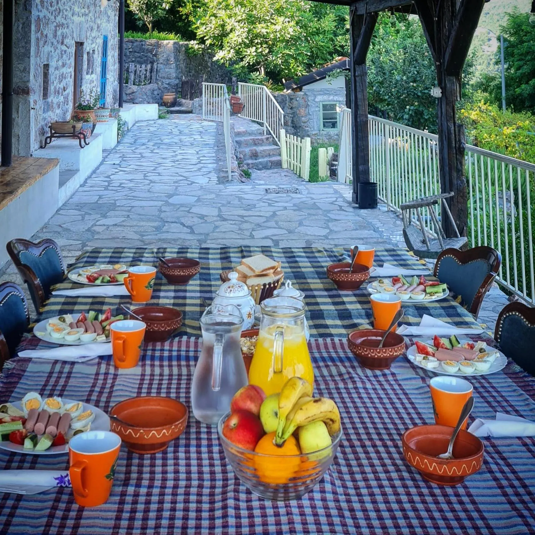 Patio in Dembelija Rooms