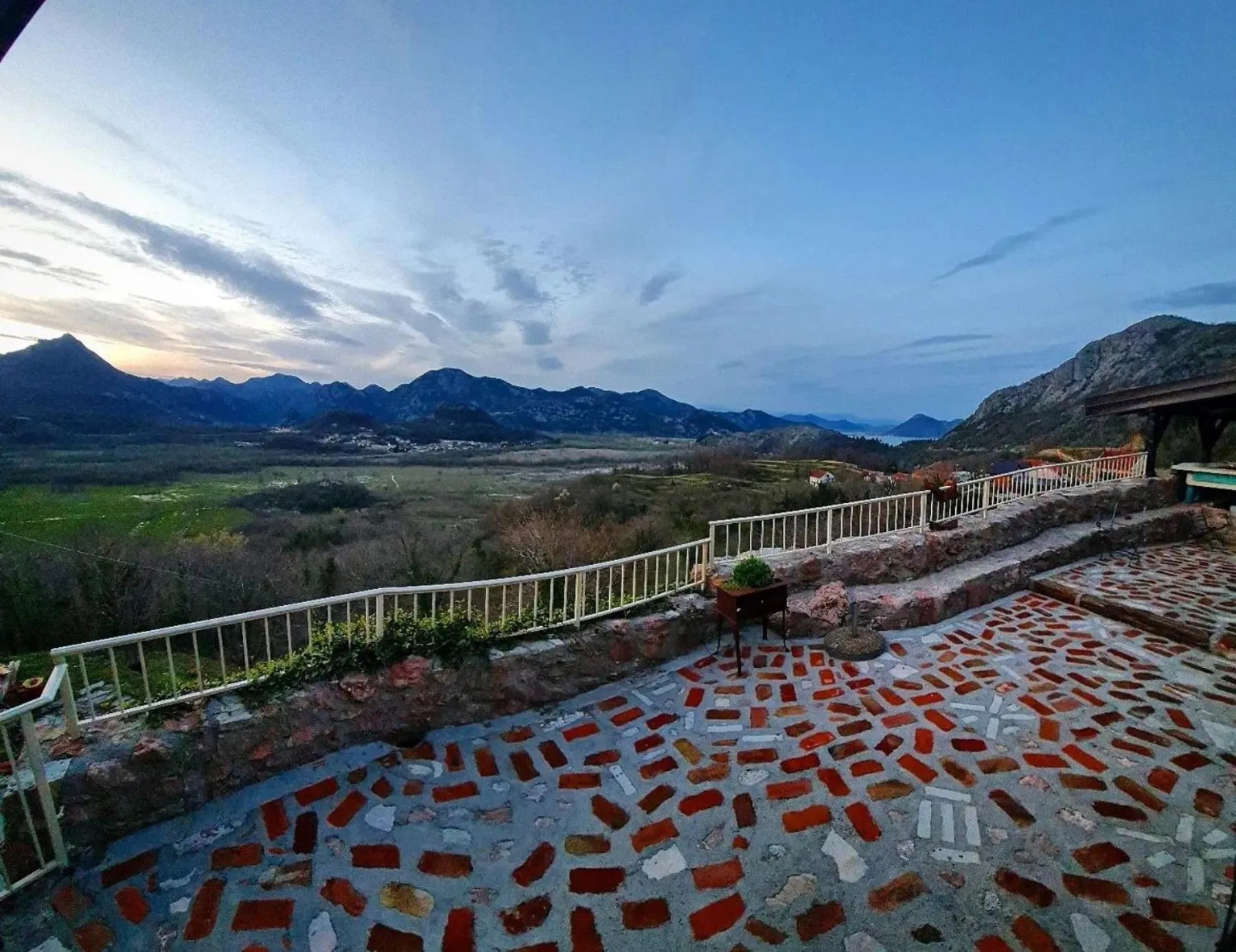 Mountain view in Dembelija Rooms