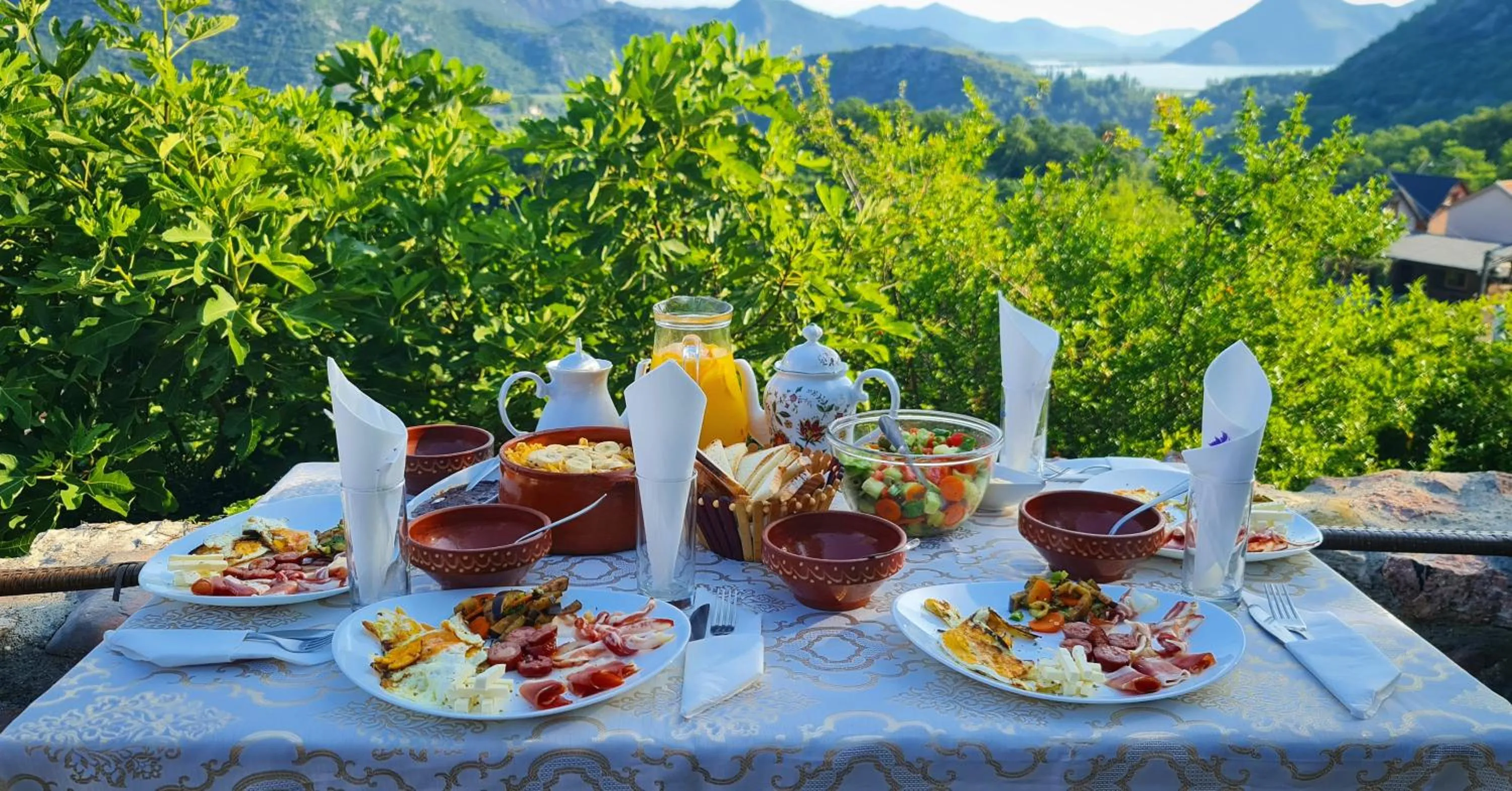 Food and drinks in Dembelija Rooms