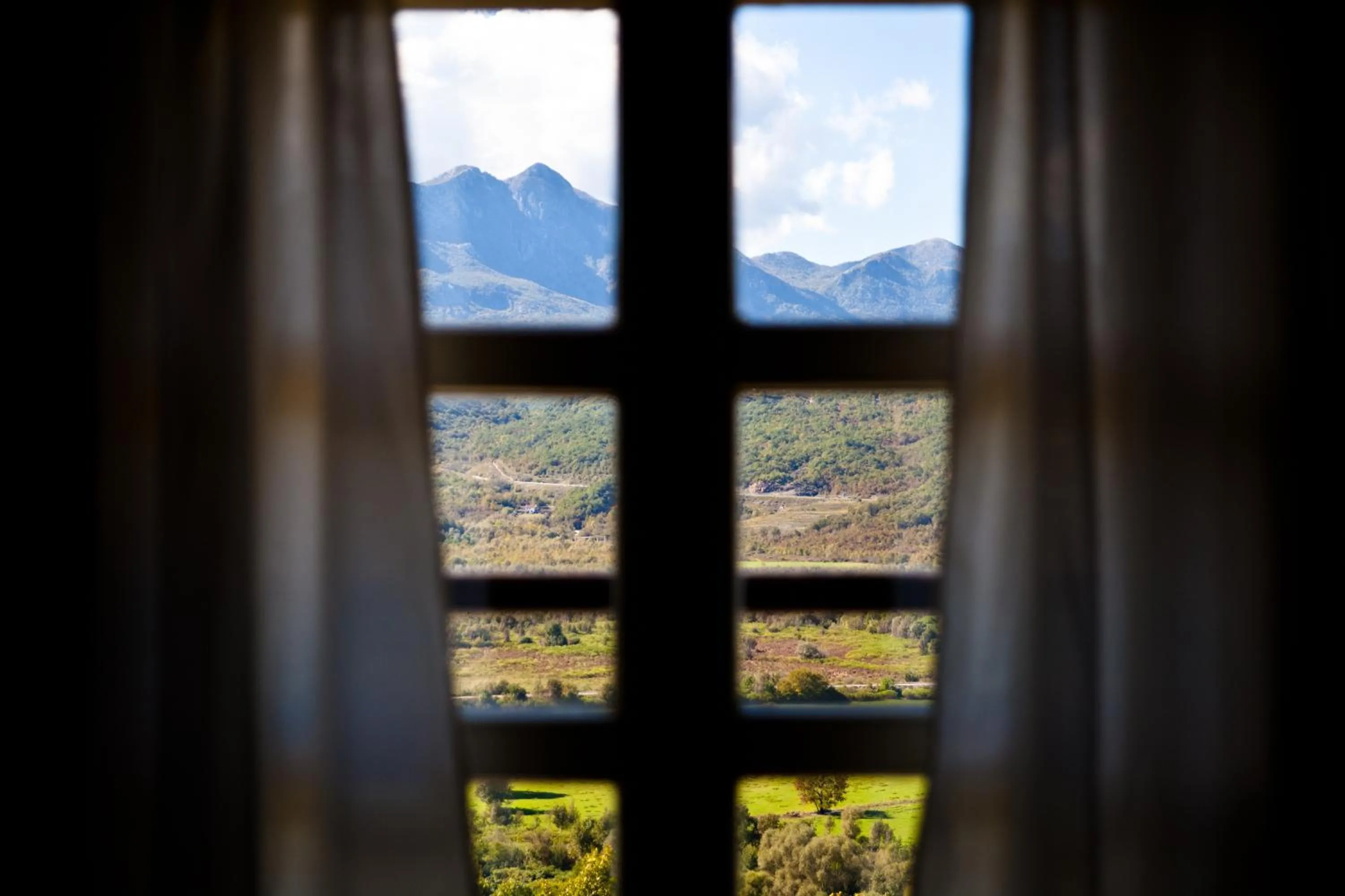 Mountain view in Dembelija Rooms