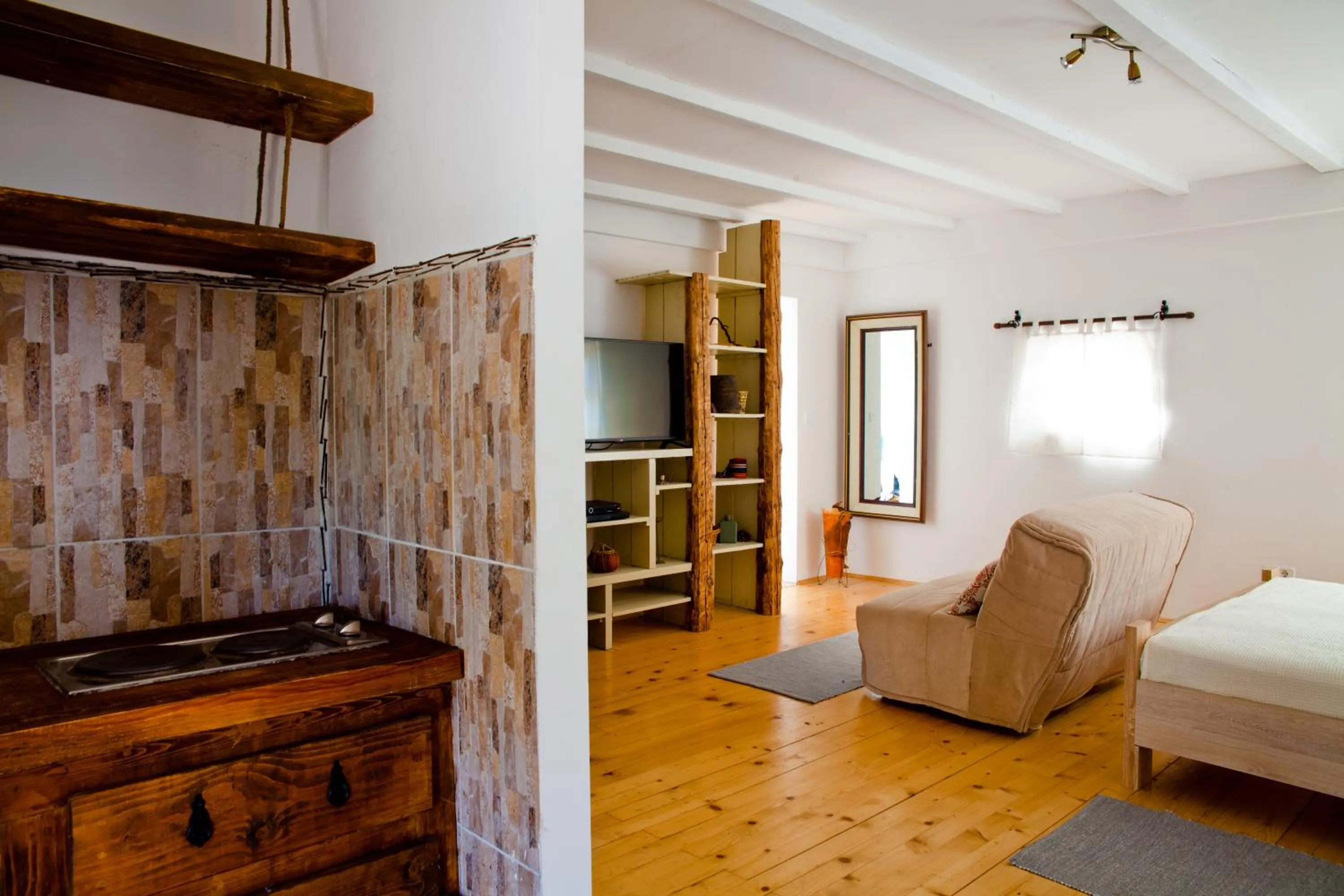 Kitchen or kitchenette, Bed in Dembelija Rooms