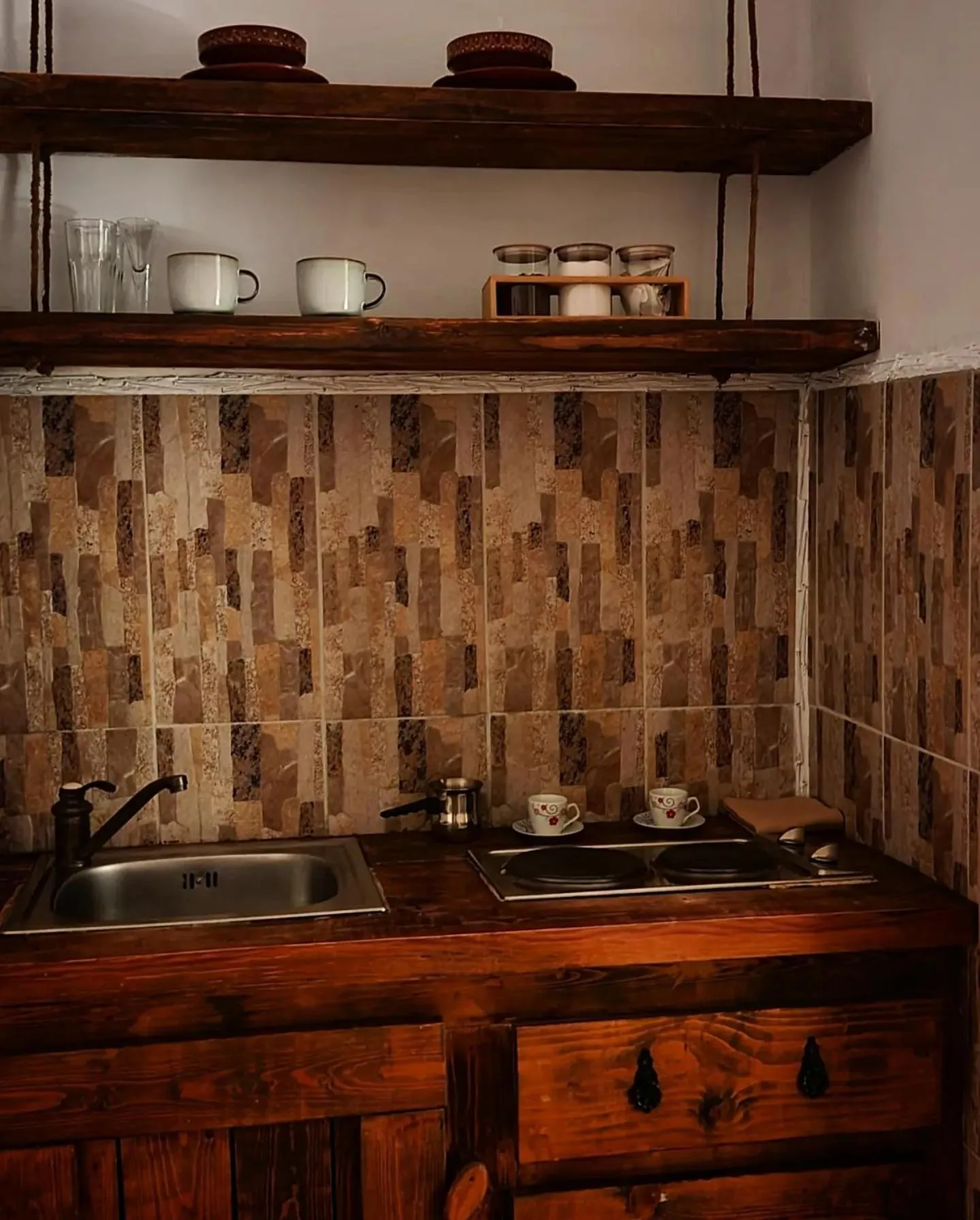 Kitchen or kitchenette in Dembelija Rooms