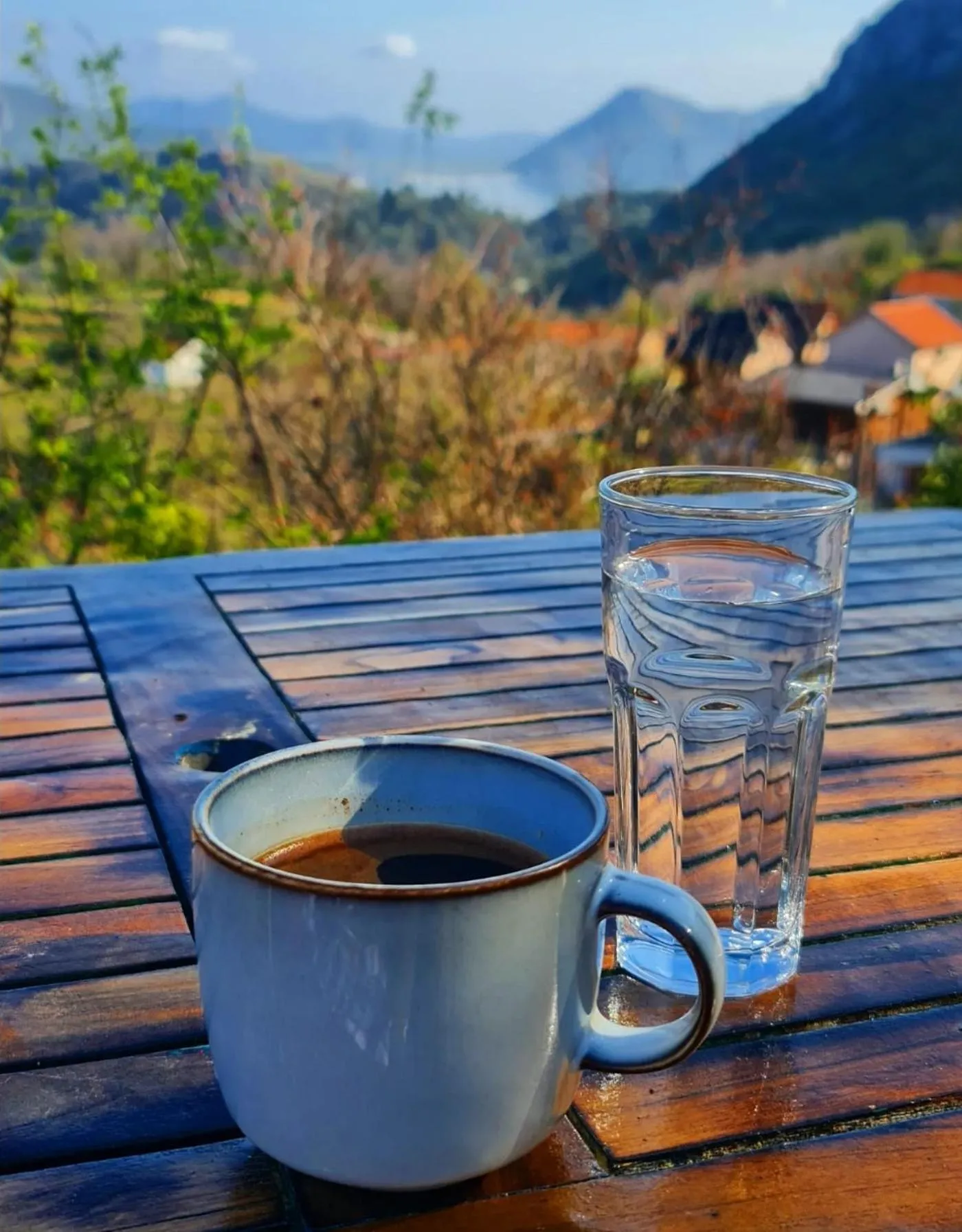 Coffee/tea facilities in Dembelija Rooms
