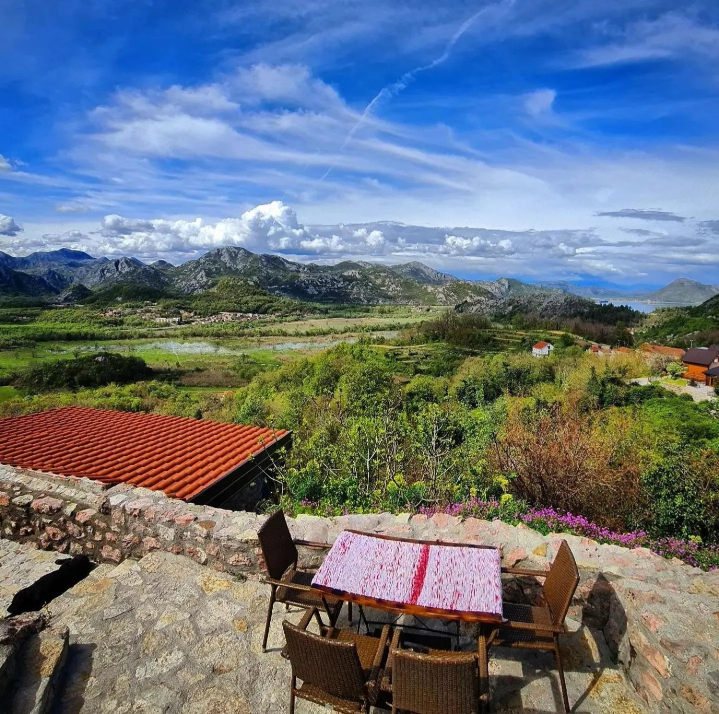 Mountain view in Dembelija Rooms