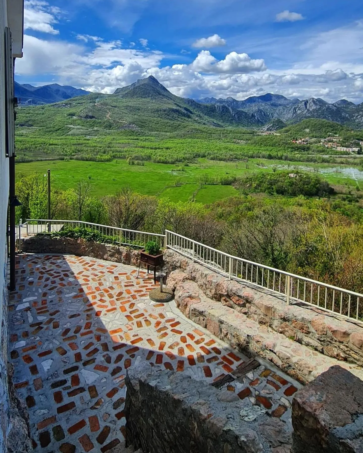 View (from property/room) in Dembelija Rooms