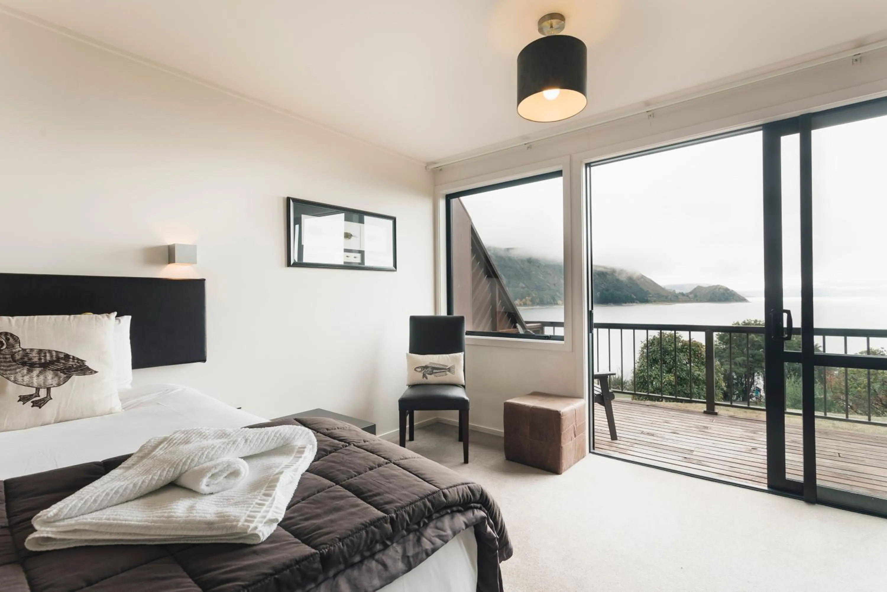 Bedroom, Bed in Hawea Hotel