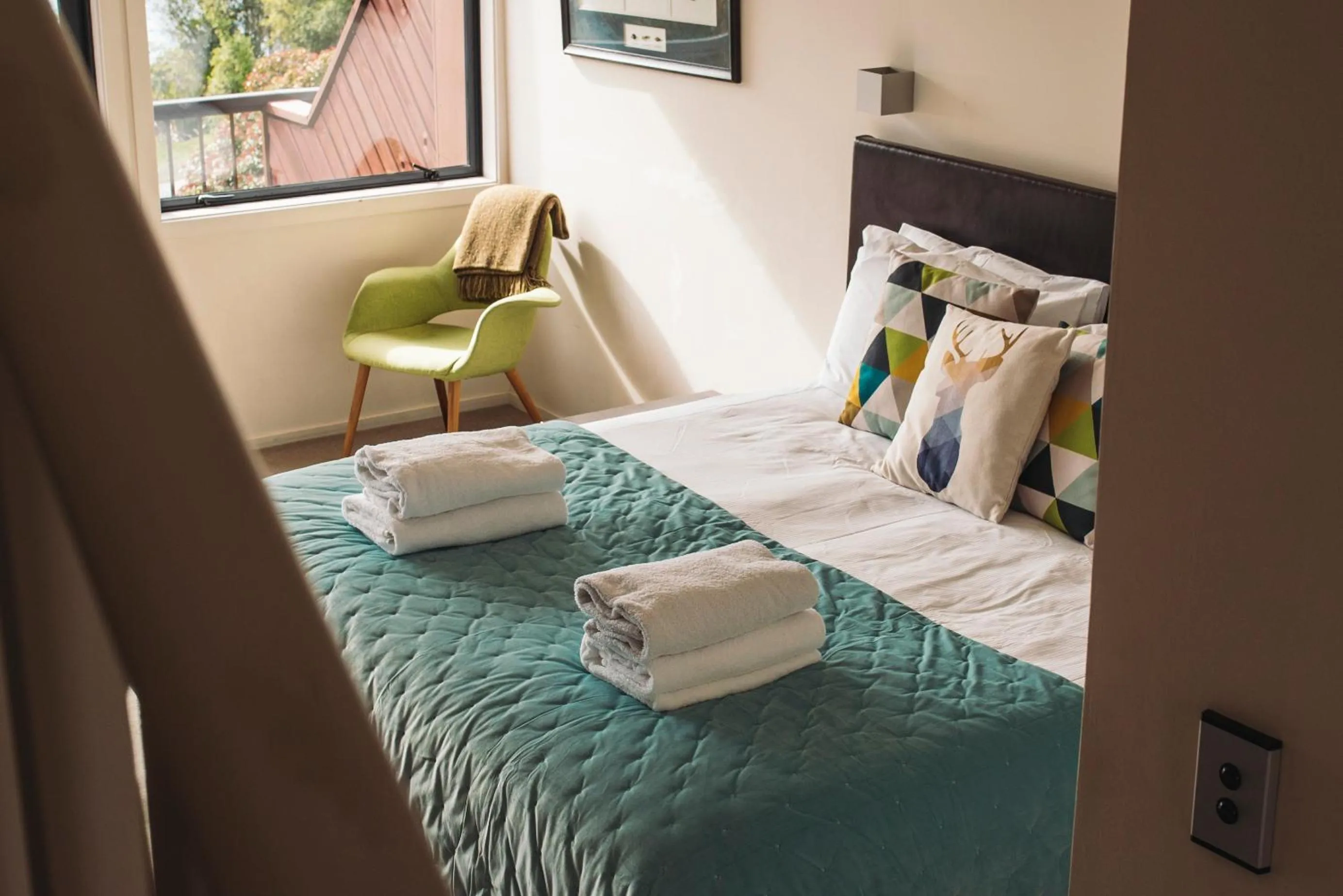 Bedroom, Bed in Hawea Hotel