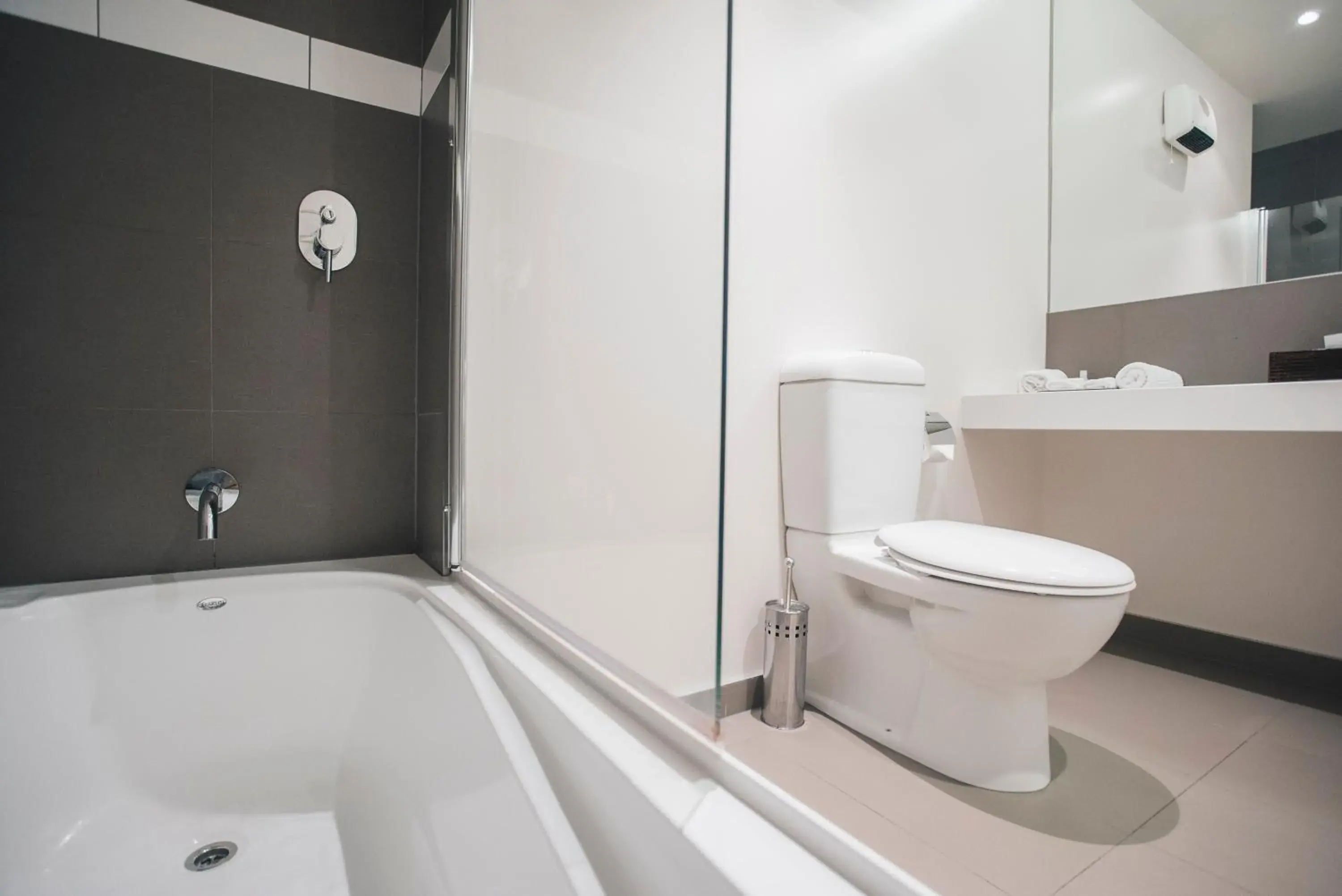 Lake View Family Hotel Room with Mezzanine and Ensuite Bathroom in Hawea Hotel Lake View Family Hotel Room with Mezzanine and Ensuite Bathroom in Hawea Hotel