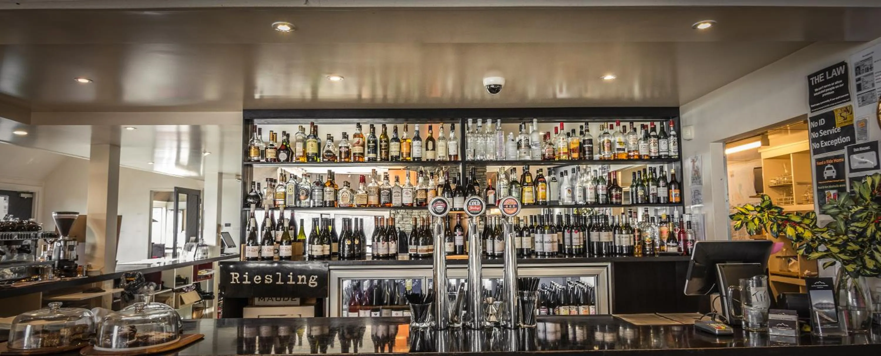 Area and facilities in Hawea Hotel