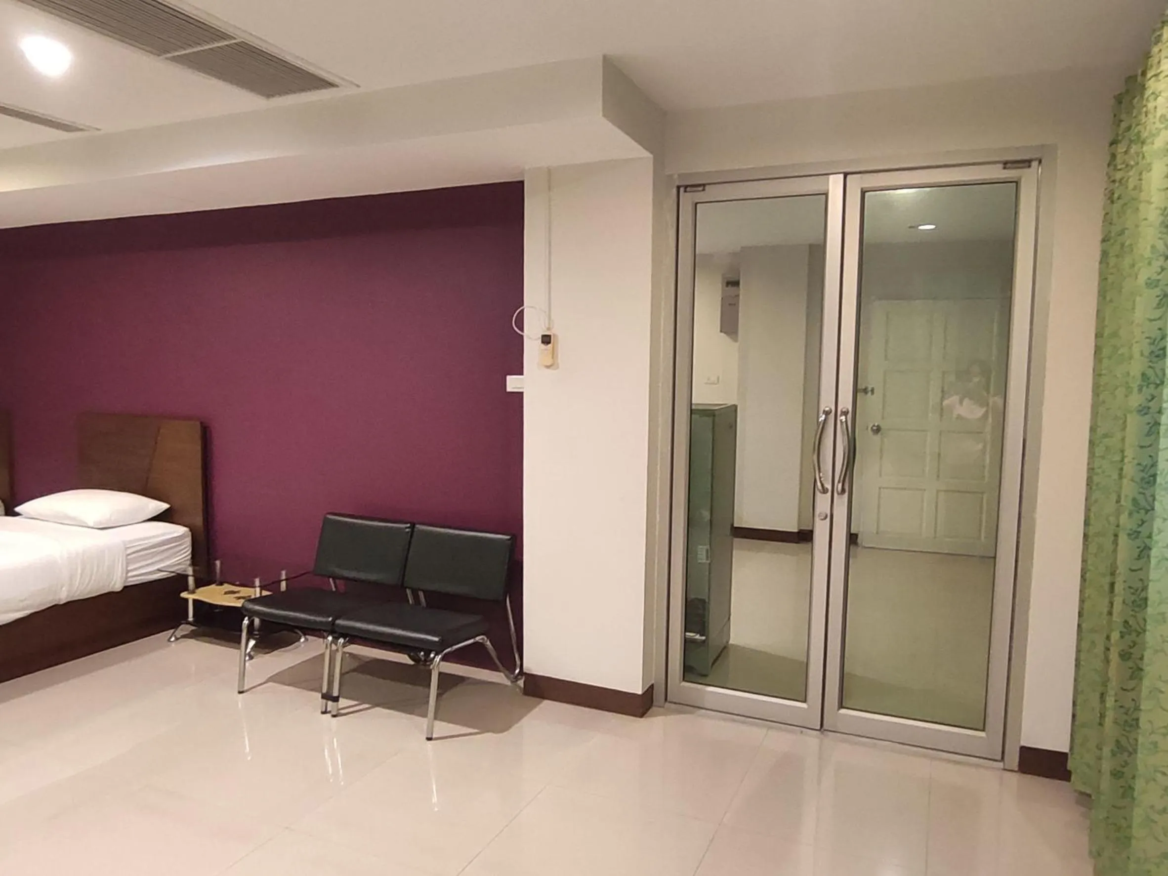 Photo of the whole room, Bed in Baan Manthana Hotel, Hua Hin