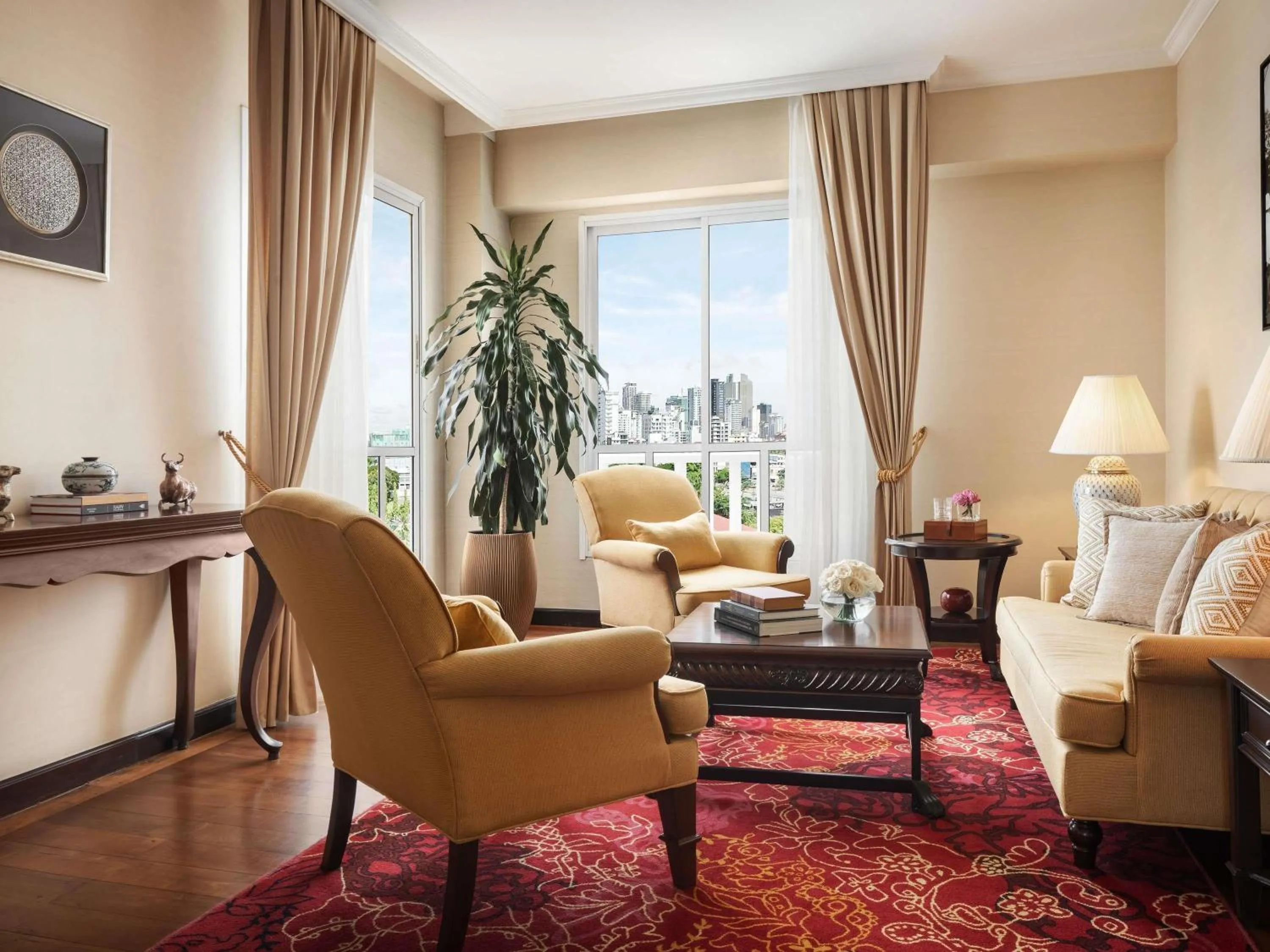 Bedroom in Sofitel Phnom Penh Phokeethra